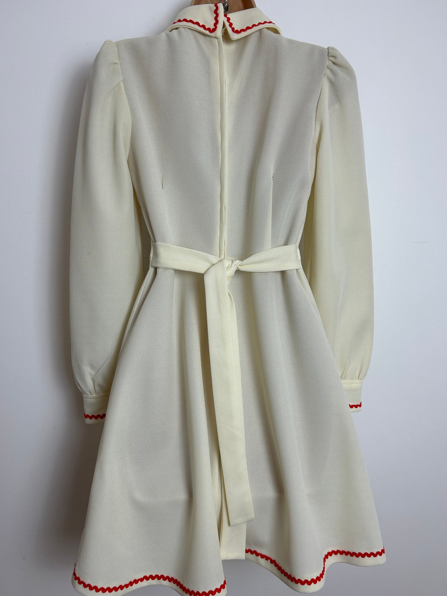 Vintage 1970s Size 8 Beagle Collar Ric Rac Trim Long Sleeve Mini Mod Dress