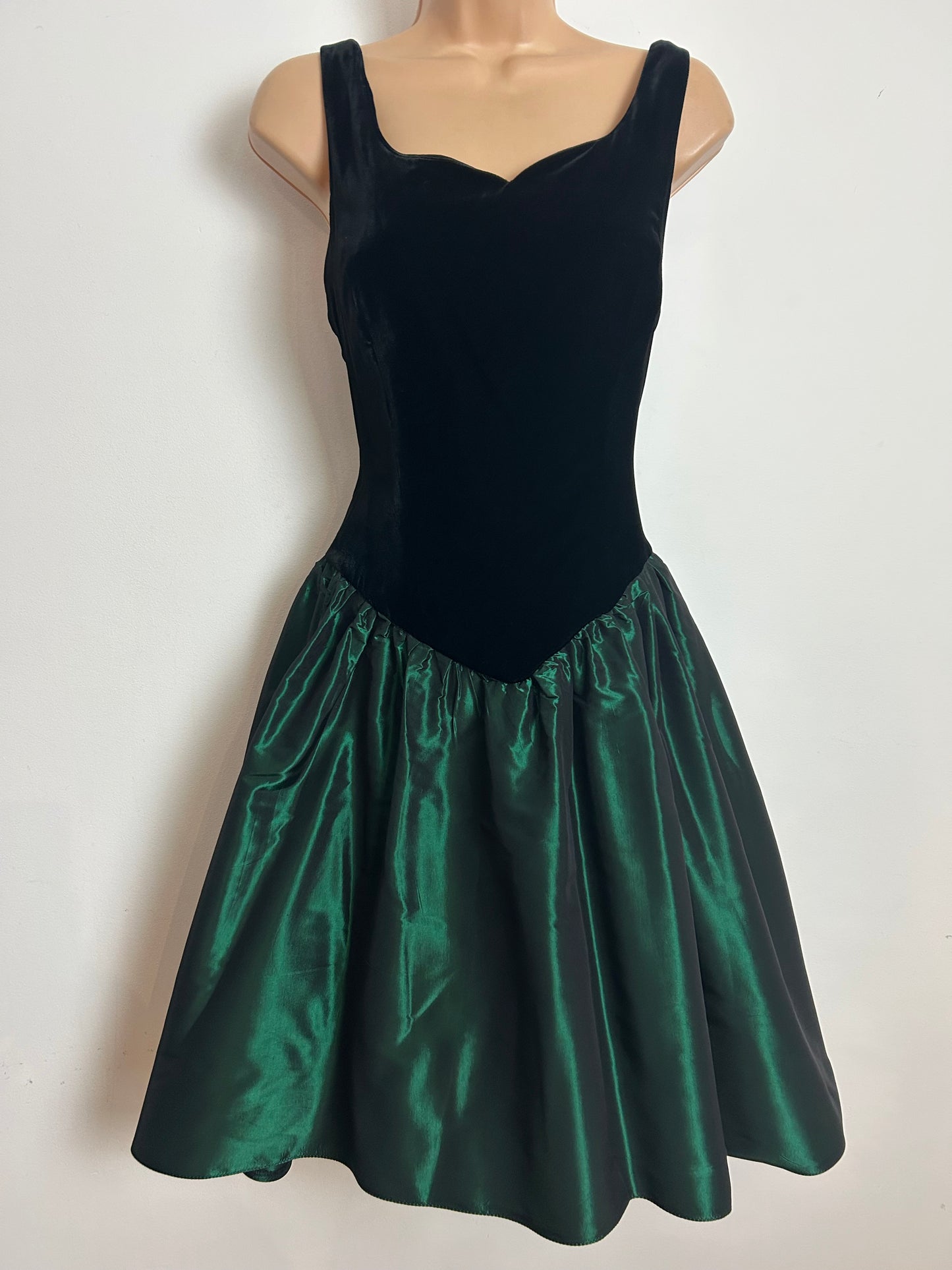 Vintage 1980s Size 8 Black & Bottle Green Velour & Taffeta Xmas Party Prom Dress