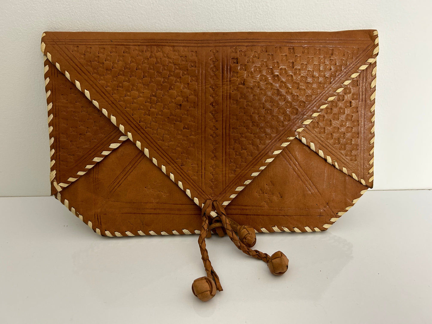 Vintage 1970s Boho Tan Leather Tooled Detail Envelope Clutch Handbag