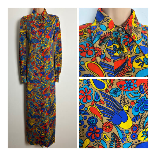 Vintage 1970s ILSE SMITH FOR DALANI Size 8-10 Beige Blue Red & Yellow Psychedelic Bird Print Dagger Collar Maxi Dress