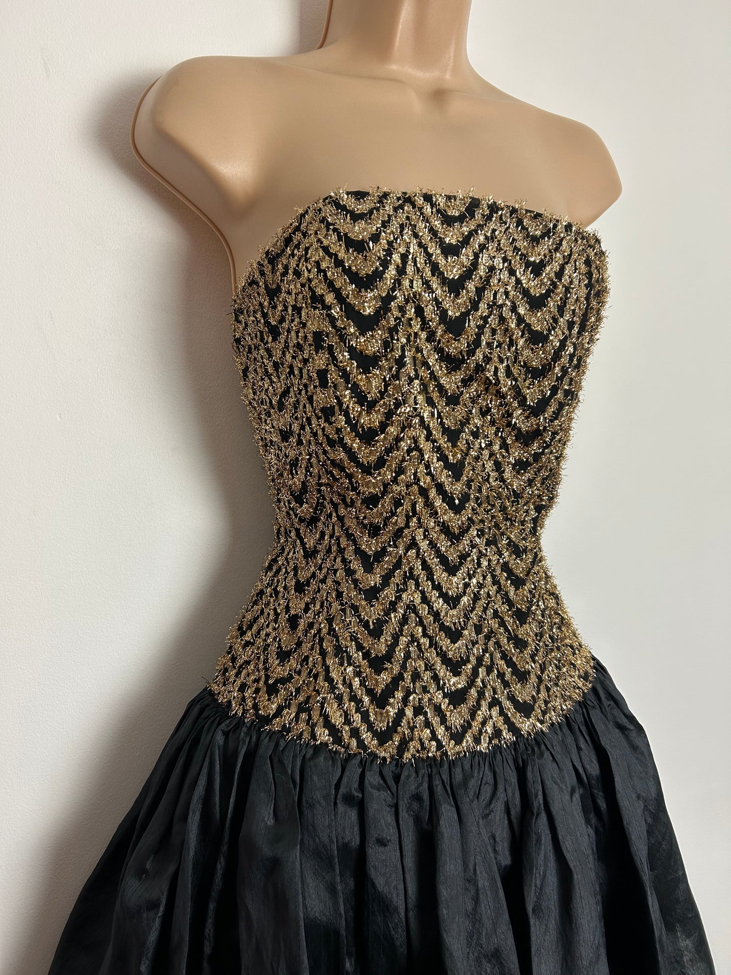 Vintage 1980s Size 6 STUNNING Black & Gold Eyelash Frill Strapless Boned Layered Full Length Ballgown