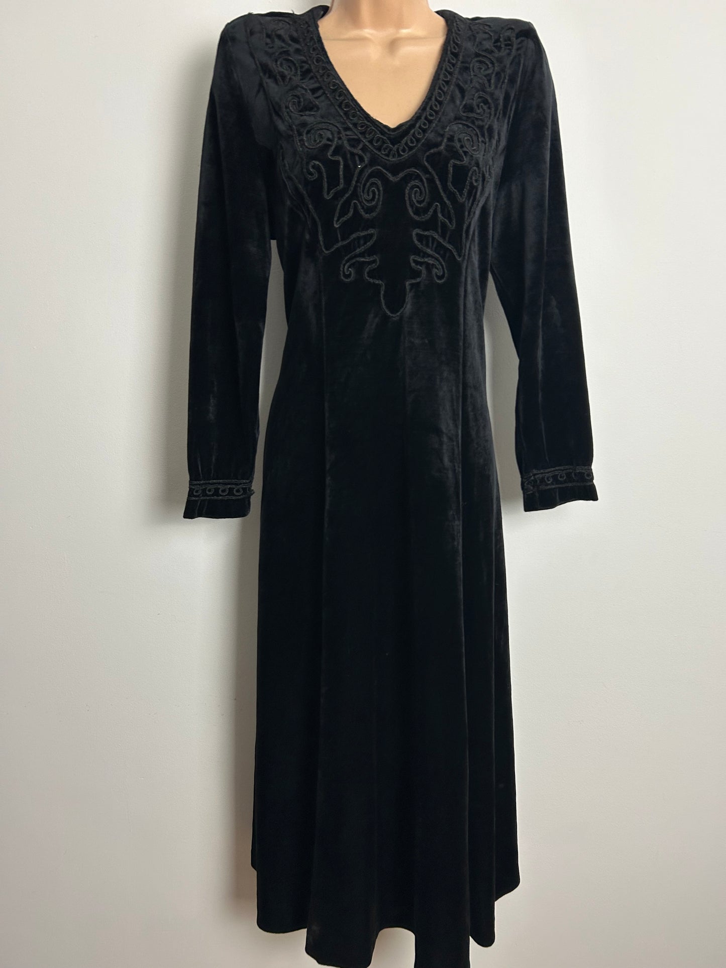 Vintage 1980s GINA BACCONI Size 14-16 Black Velour Velvet Braid Trim Long Sleeve Occasion Evening Midi Dress (Reduced due to issue)