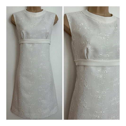 Vintage 1960s Size 6-8 White Embroidered Crimplene Summer Mod Shift Dress