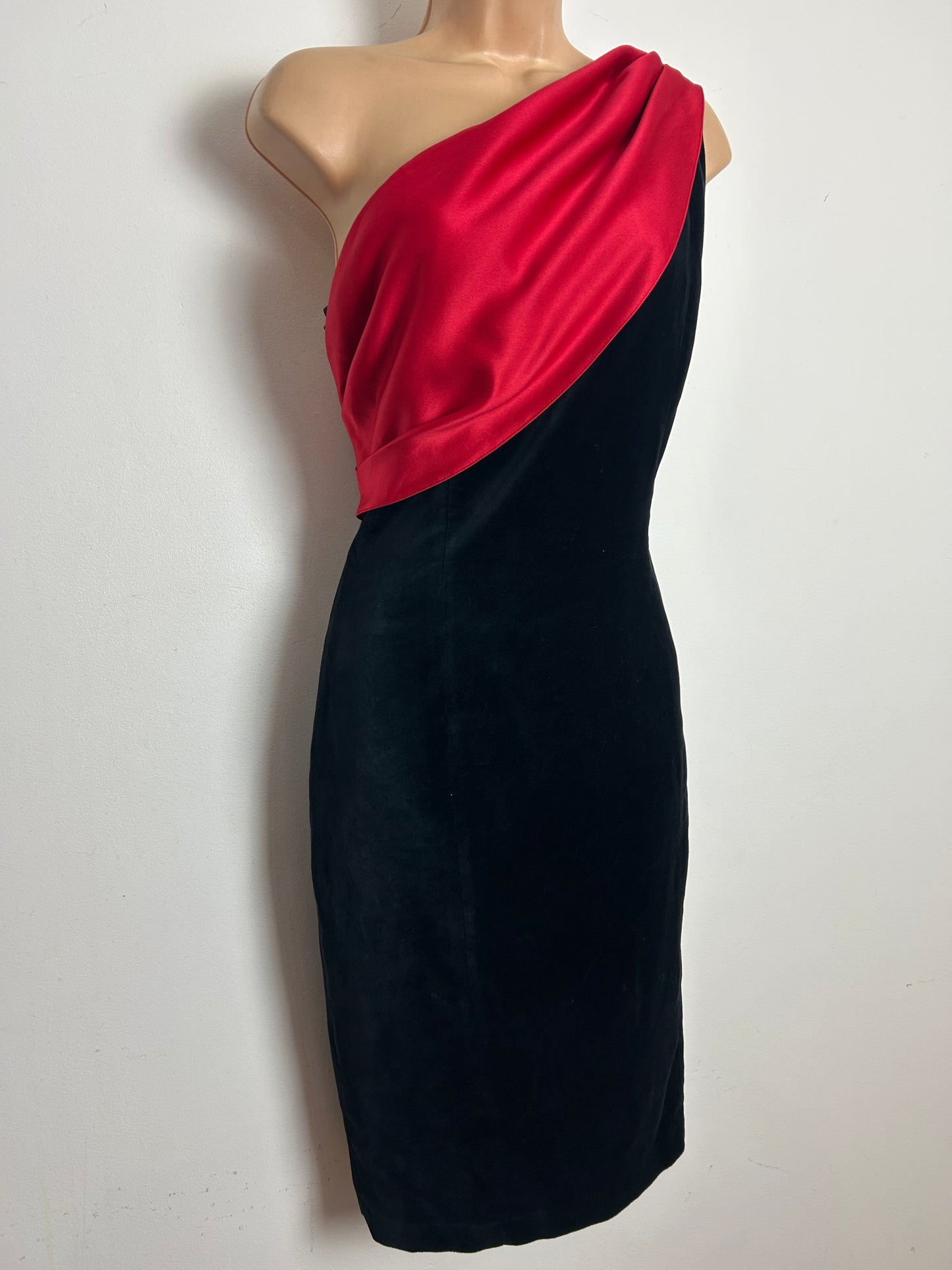 Vintage 1980s OPERA BY RICHARDS Size 10-12 Black Velvet & Red Satin One Shoulder Fitted Cocktail Party Dress