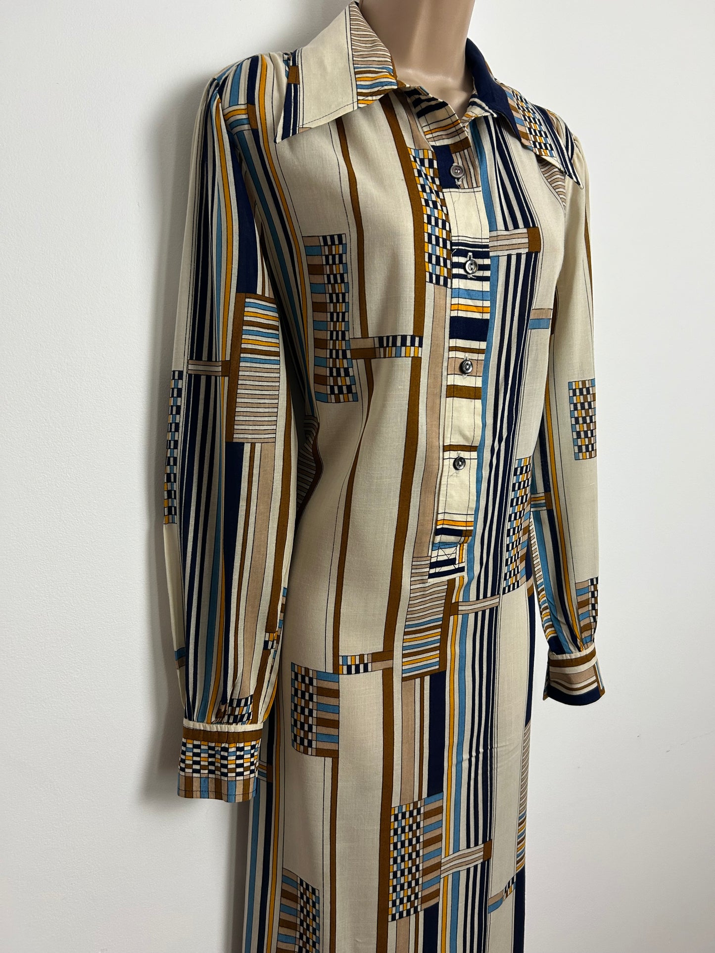 Vintage 1970s SUSAN SMALL Size 12-14 Beige Brown Orange & Blue Geo Stripe Print Shirt Dress