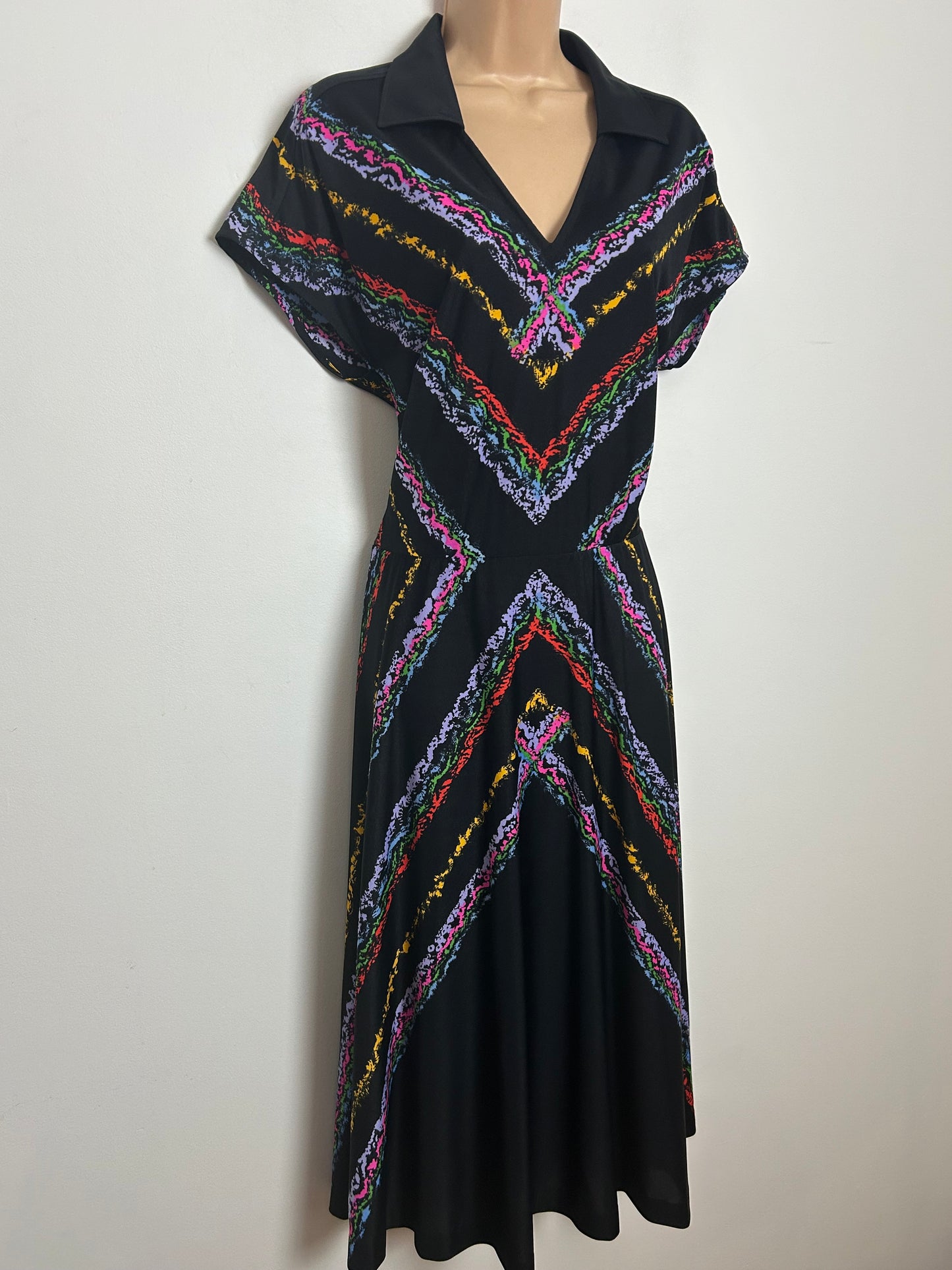 Vintage Early 1980s ELLE Size 10-12 Black Multicolour Chevron Stripe Day Dess
