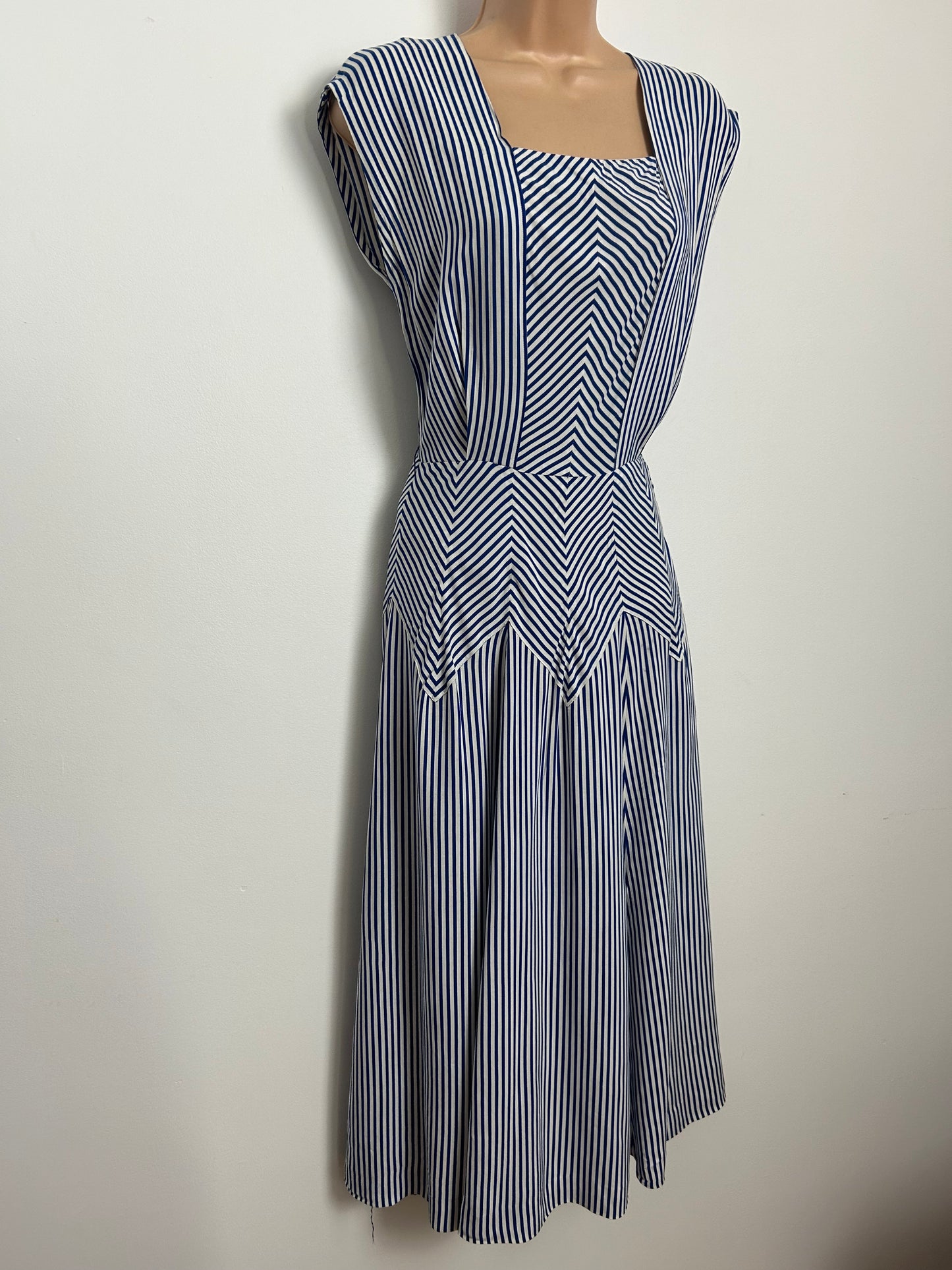 Vintage Late 1950s Size 8 Blue & White Stripe Print Sleeveless Day Dress