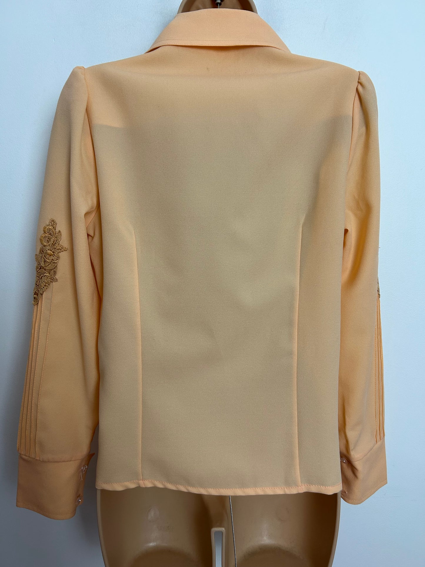 Vintage 1970s UK Size 12-14 Peach Pintuck & Lace Applique Detail Long Sleeve Fitted Shirt