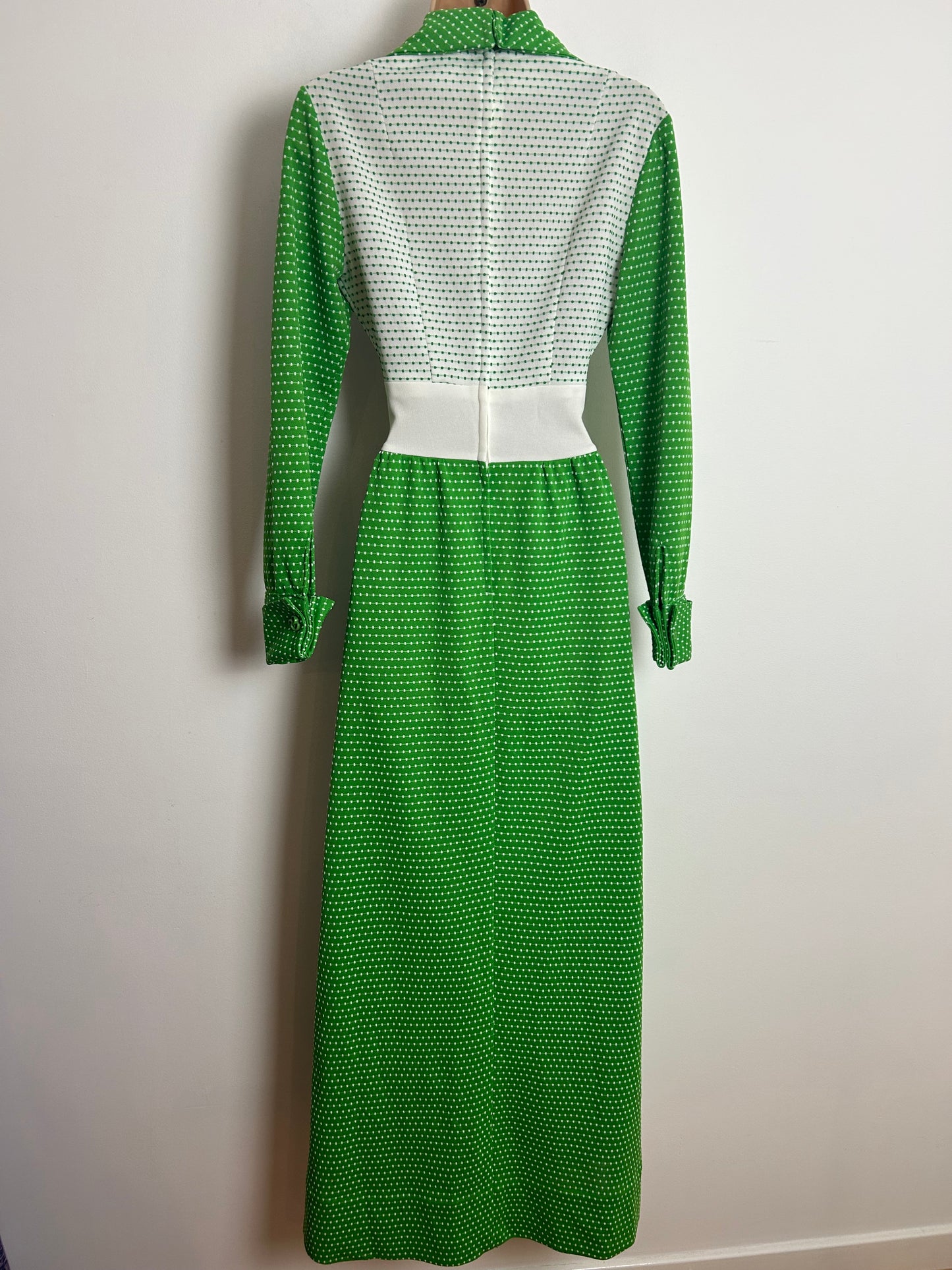 Vintage 1970s Size 8 Green & White Spot Textured Crimplene Dagger Collar Long Sleeve Maxi Dress