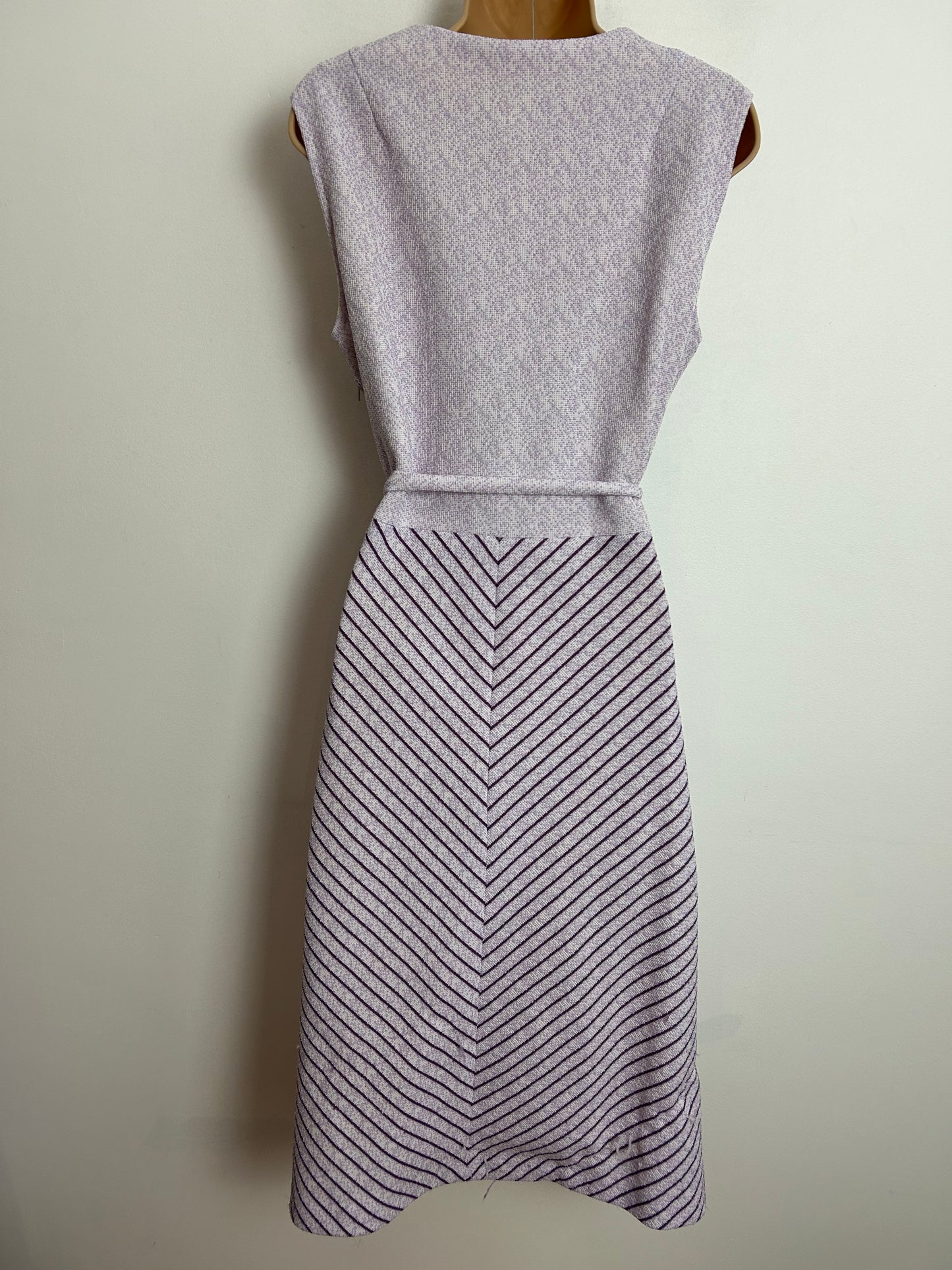 Vintage 1970s UK Size 14 Lilac & Purple Chevron Stripe Print Sleeveless Belted Mod Day Dress