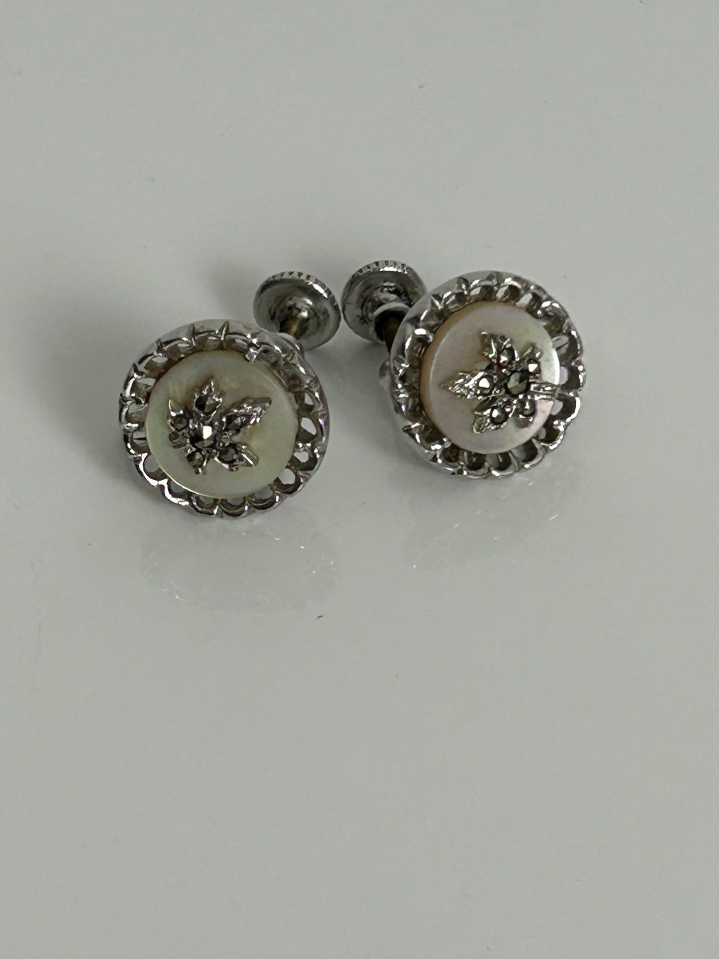 Vintage 1950s Rare & Collectable Canadian KEYES Silver Tone Mother Of Pearl Maple Leaf Screw Back Earrings