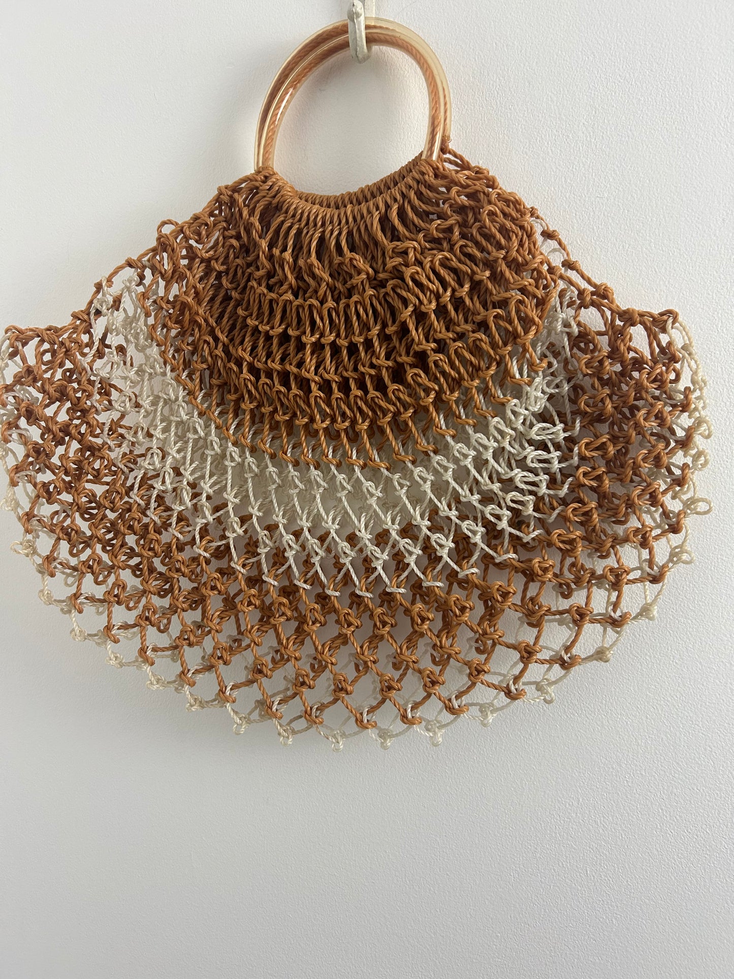 Vintage 1960s Tan & White Plastic String Woven Macrame Style Plastic Handled Shopping Bag