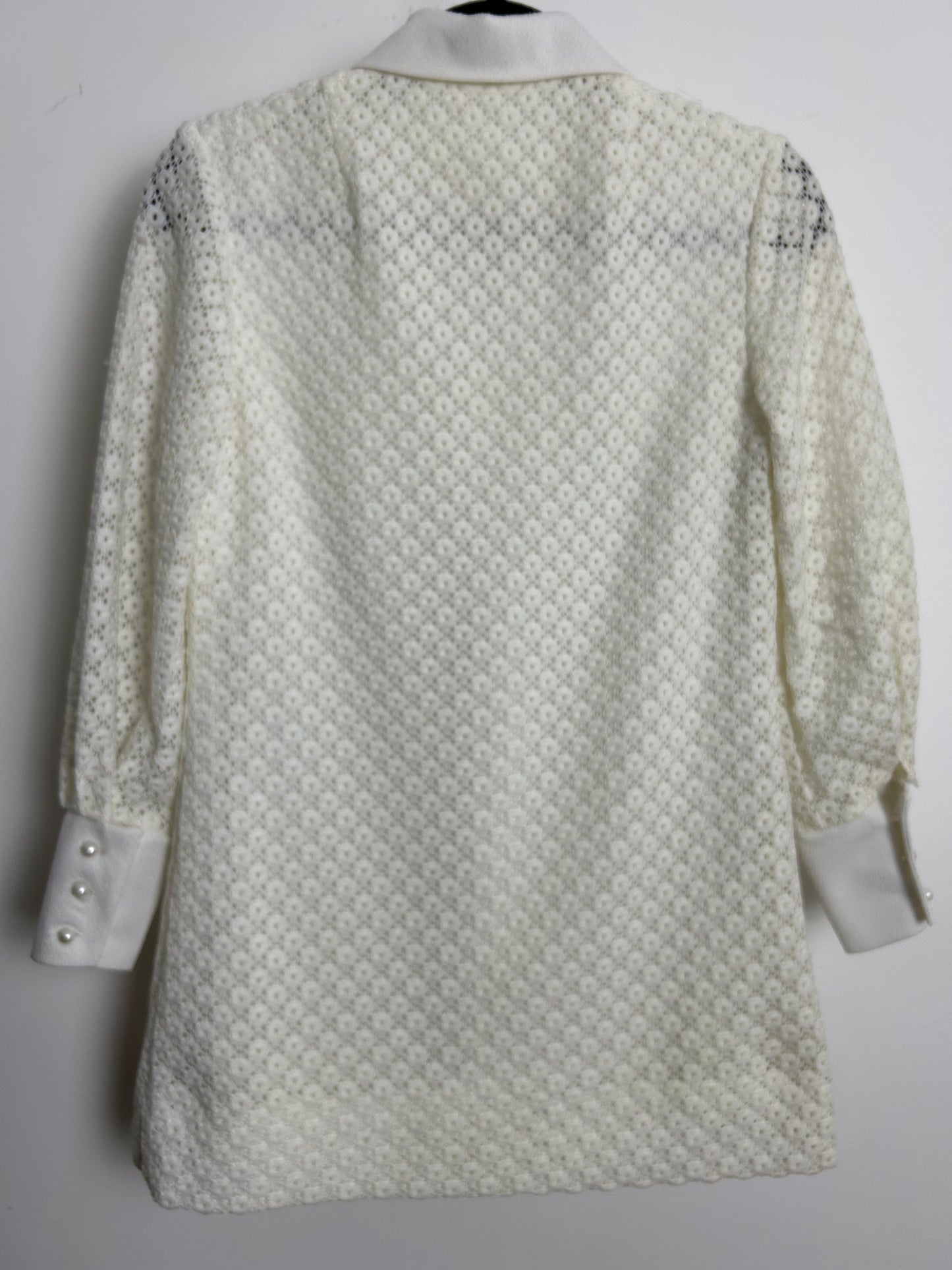 Vintage 1970s Size 8 Winter White Beagle Collar Longer Length Shirt