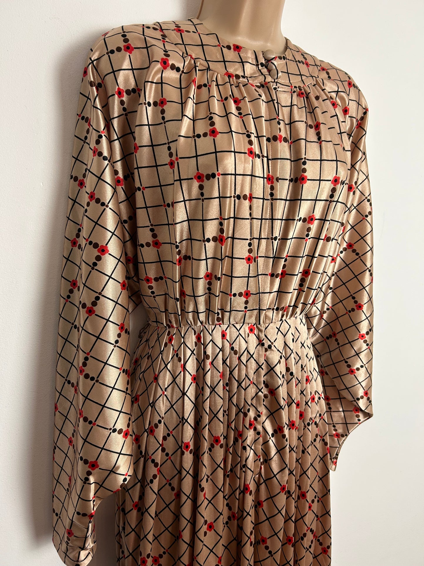 Vintage Late 1960s JEAN VARON UK Size 6 Goldy Beige Black Brown & Red Check Spot & Poppy Print Pleated Maxi Dress