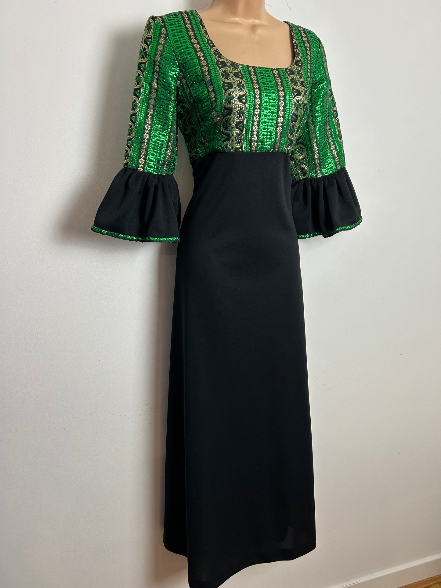 Vintage 1970s Size 10 Black Green & Gold Metallic Brocade Bodice Flared Cuff Xmas Party Evening Maxi Dress