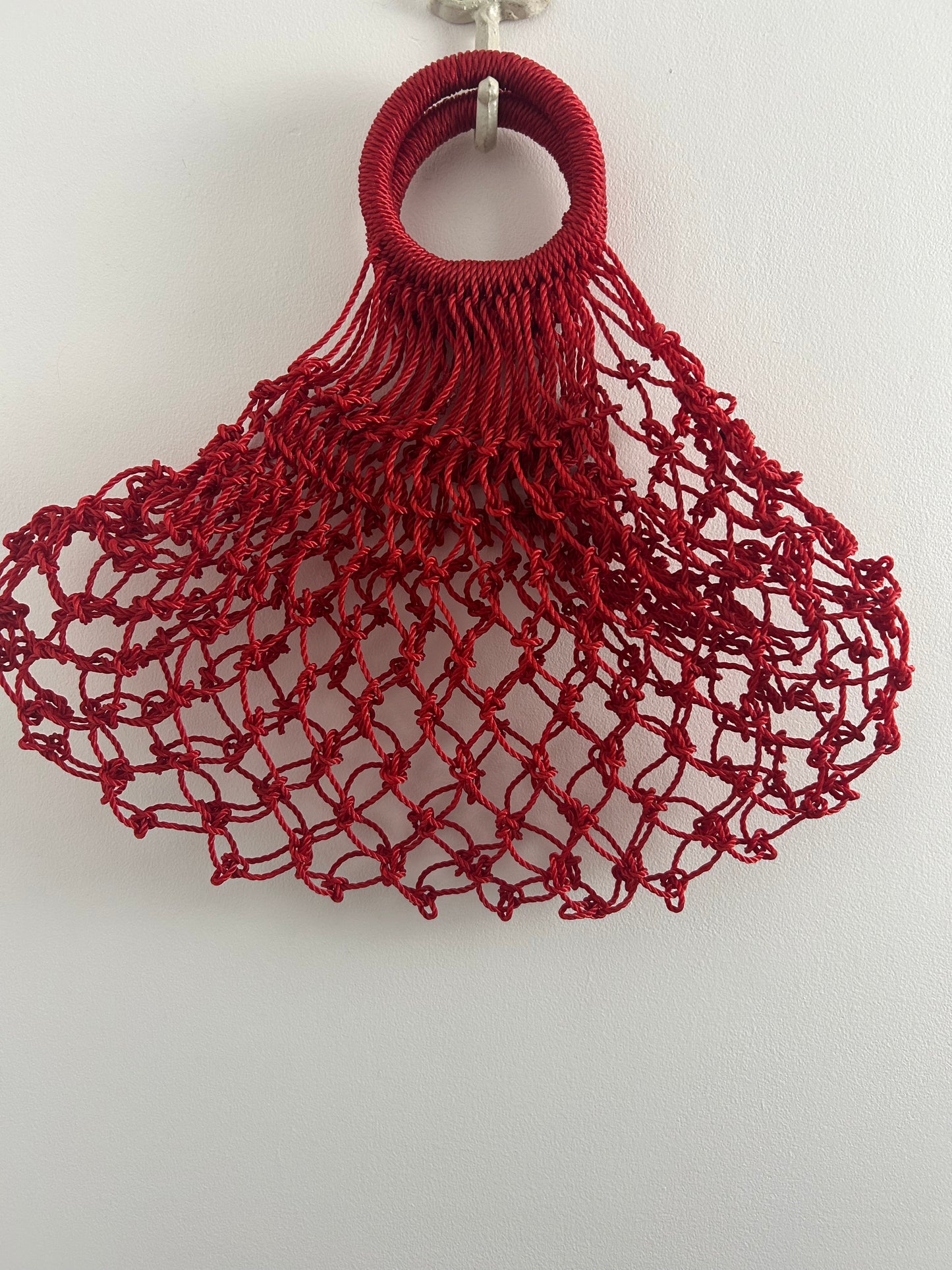 Vintage 1960s Red Macrame Knotted Style "Fish Net" Plastic Handled Shopping Bag