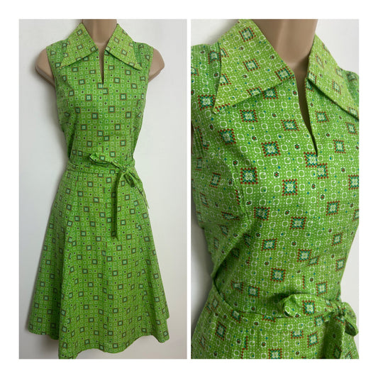 Vintage 1970s Size 8 Cute Green Geo Print Dagger Collar Sleeveless Belted Fit & Flare Mod Day Dess