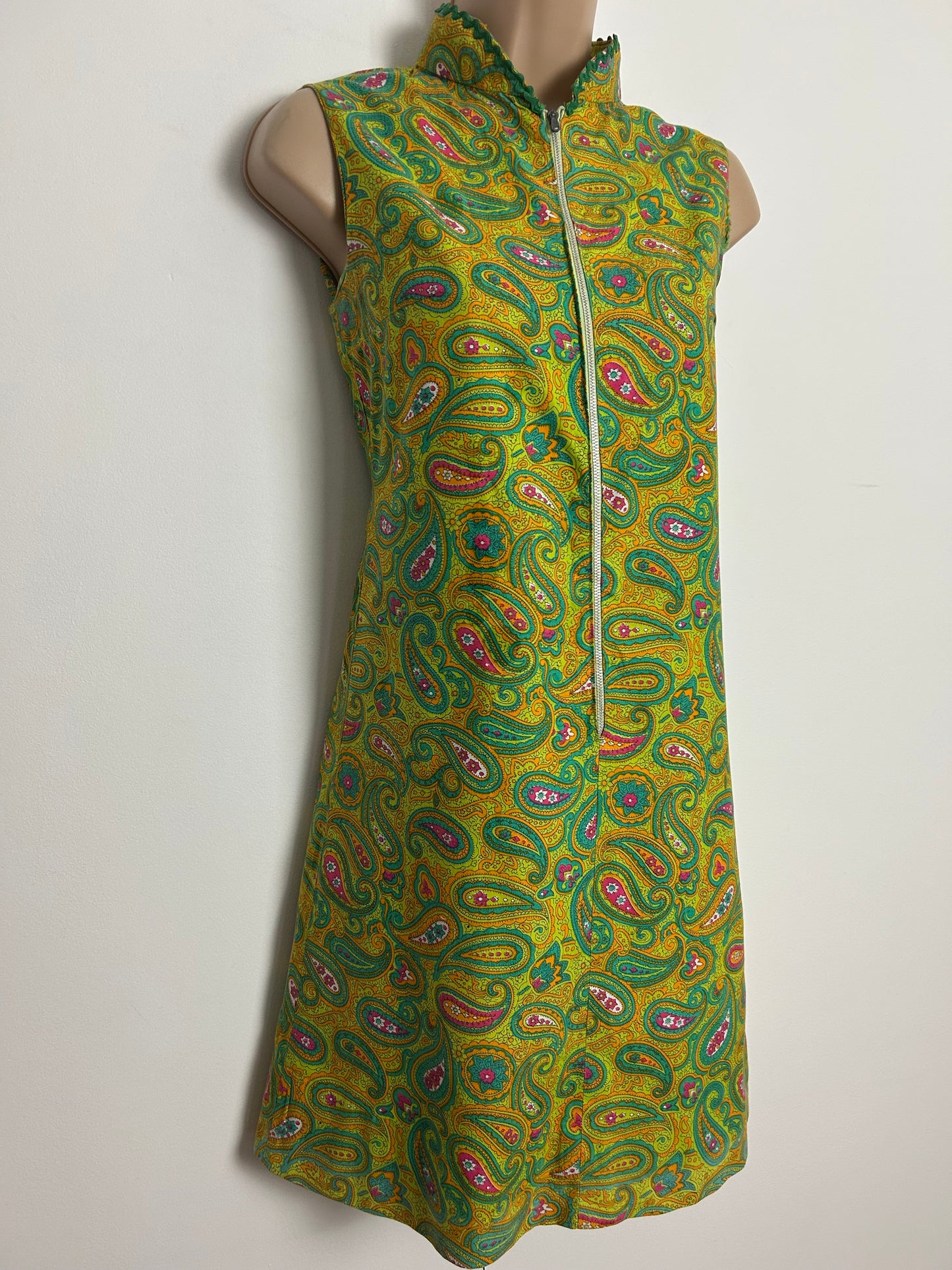 Vintage 1960s Size 8 Green & Orange Tones Floral Paisley Print Cotton Zip Front Shift Mini Mod Dress