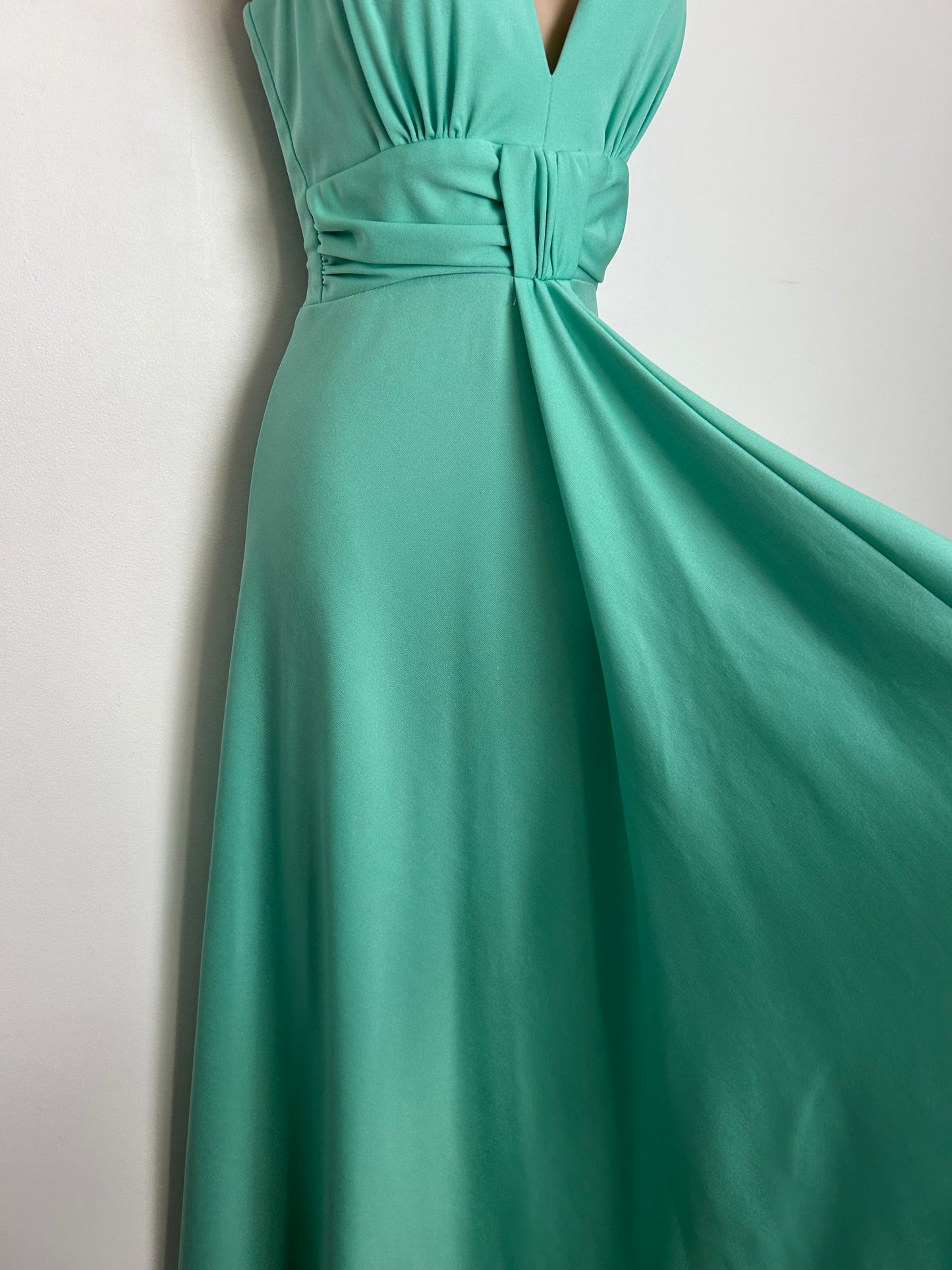 Vintage 1970s Size 6 Mint Green Sleeveless Plunge Neck Summer Occasion Maxi Dress