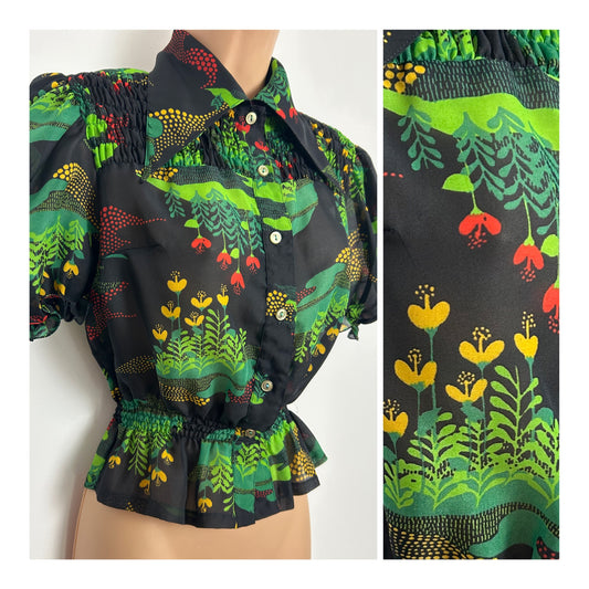 Vintage 1970s Size 8-10 Black Green Red & Yellow Floral Print Cute Short Sleeve Cropped Top