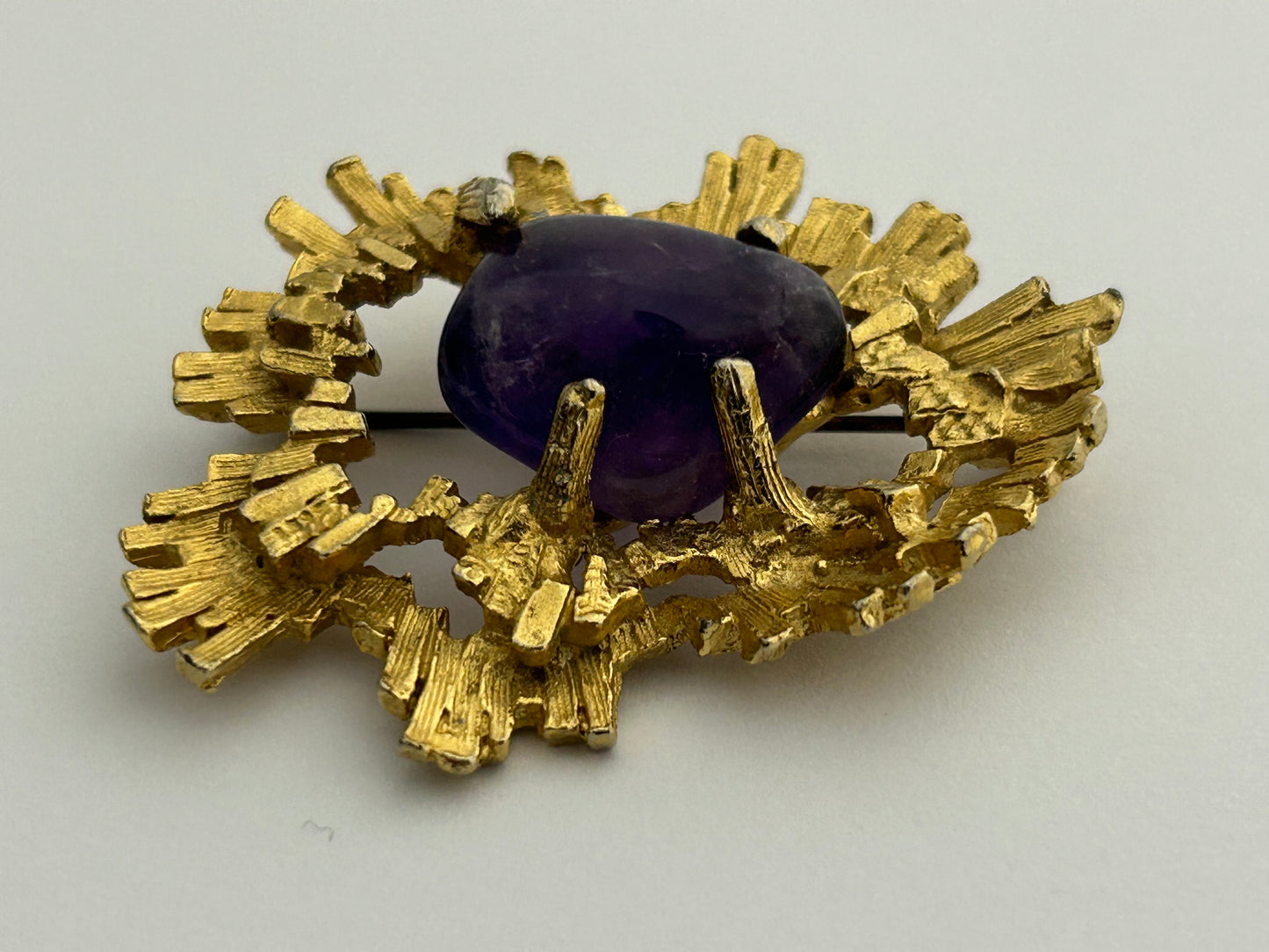Vintage HOLLYWOOD Signed Gold Tone Brutalist Purple Glass Stone Set Brooch