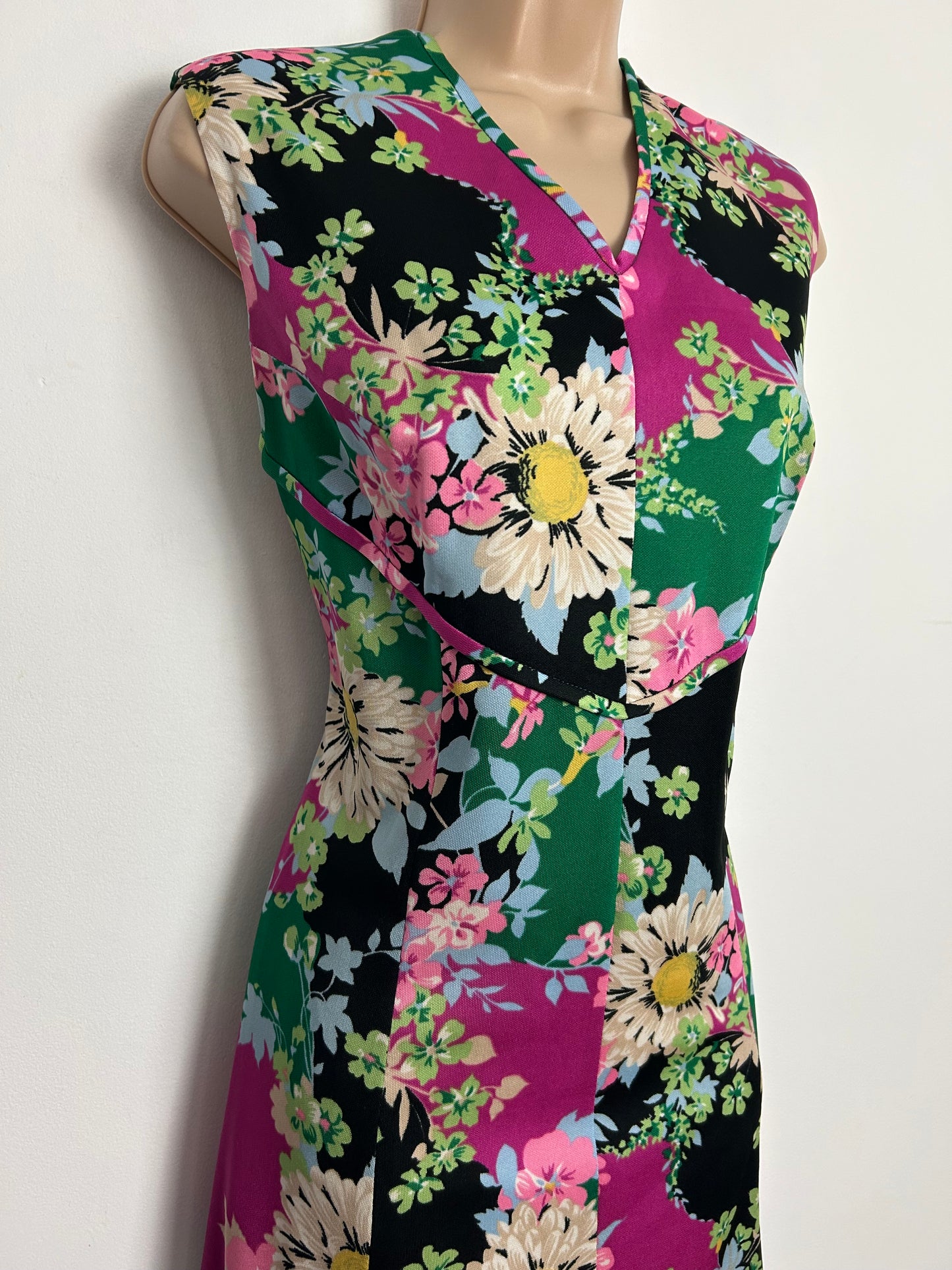 Vintage 1970s Size 14 Black Green & Pink Bold Floral Print Sleeveless Maxi Dress