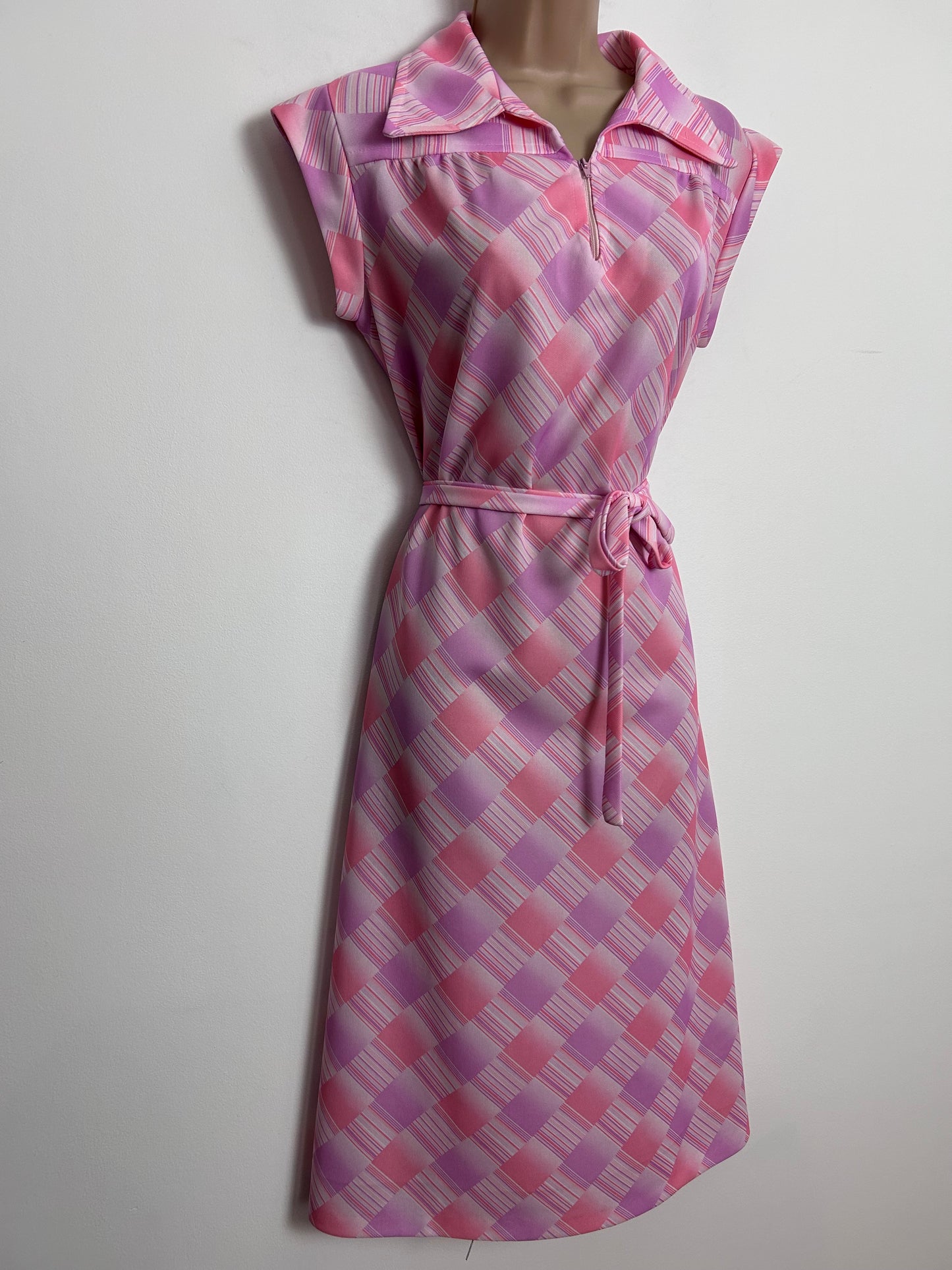 Vintage 1970s DEBENHAMS UK Size 14 Pink Tones Diamond & Stripe Print Belted Day Dress