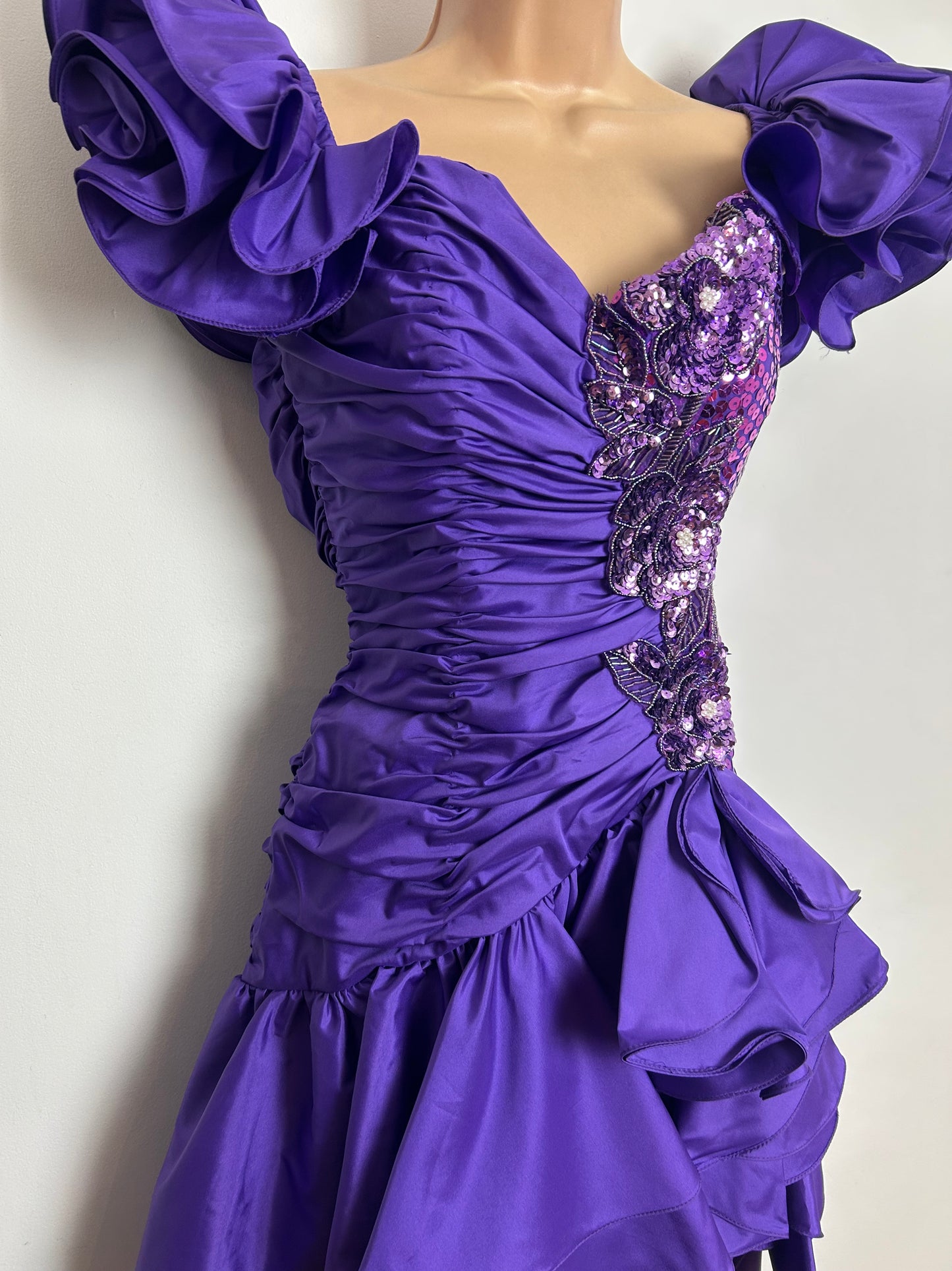 American Vintage 1980s Size 12 Purple Sequin Embellished Ruffle Sleeve Party Prom Dress