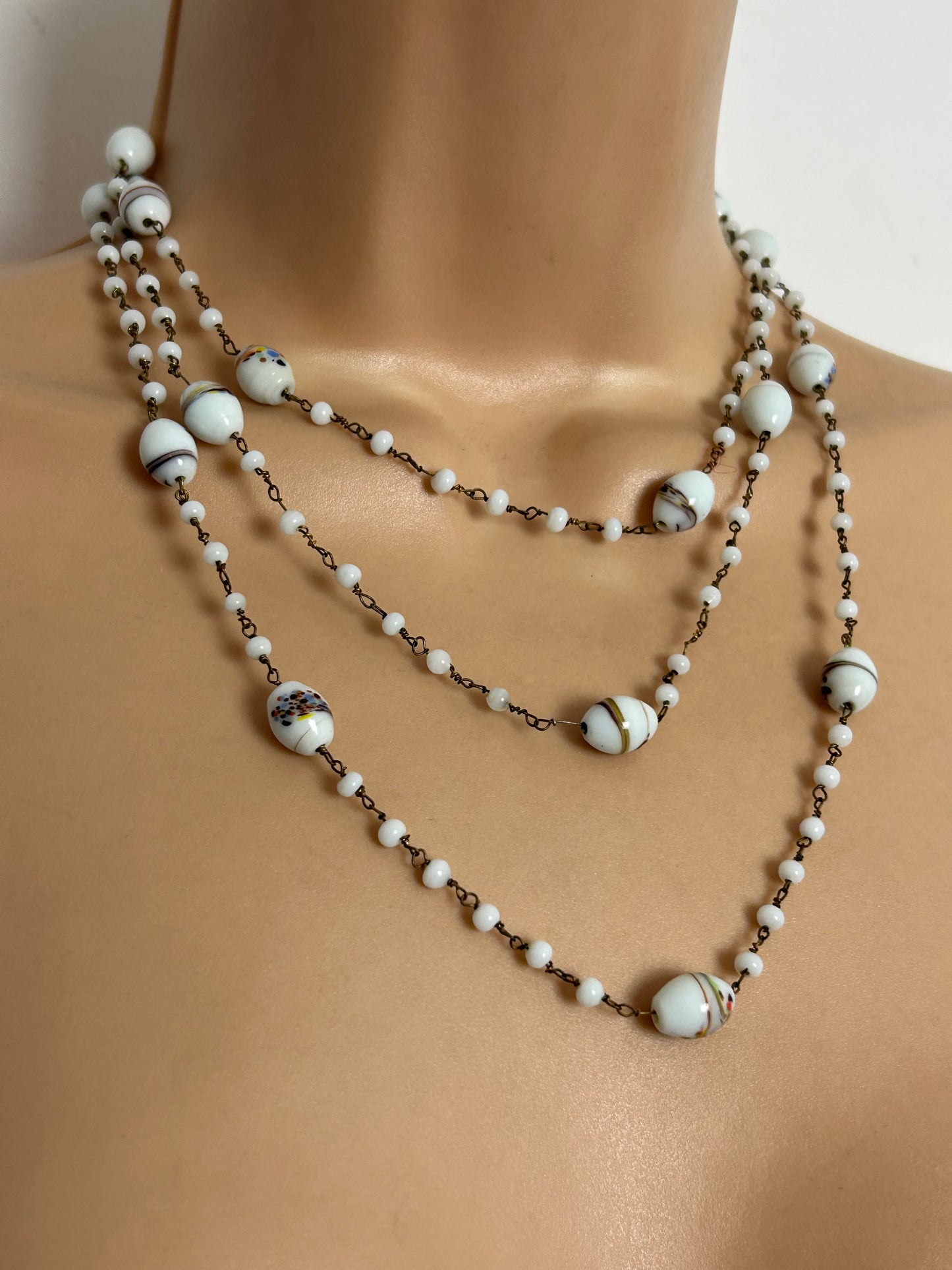 Vintage 1930s Art Deco White Milk Glass Beaded Long Flapper Sautoir Necklace - 68cm