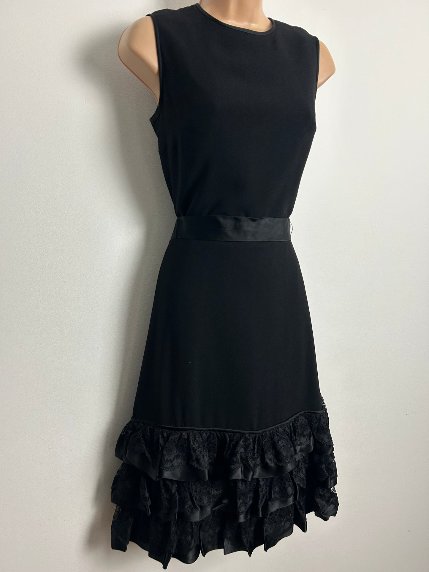 Vintage 1960s DOOLITTLE Size 8 Black Sleeveless Belted Lace Triple Tier Hemline Party Dress