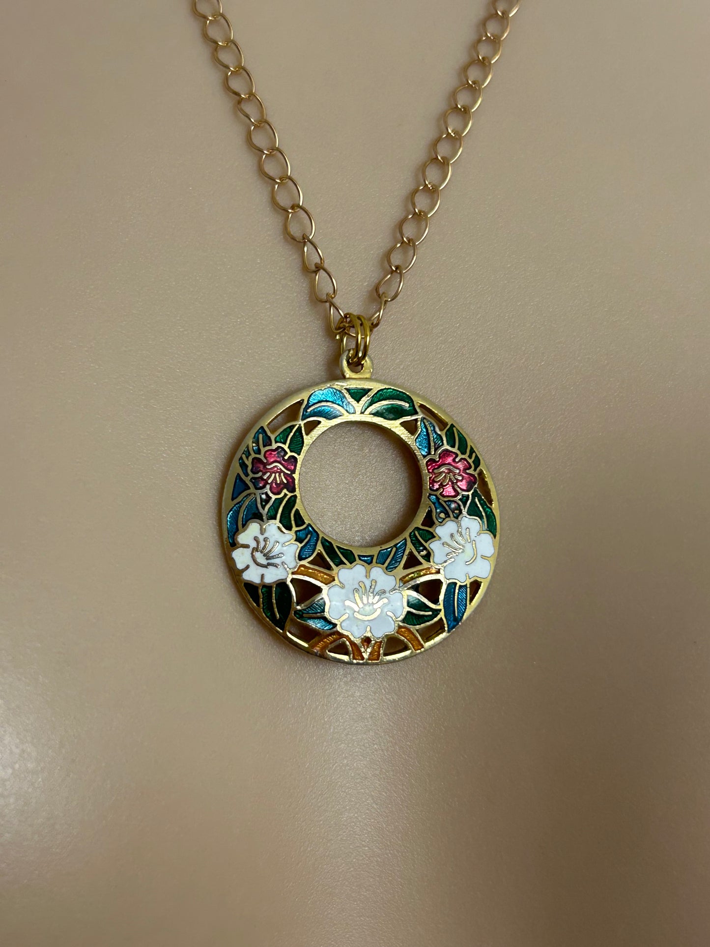 Vintage Gold Tone & Cloisonne Enamel White Red & White Floral Pendant With Necklace