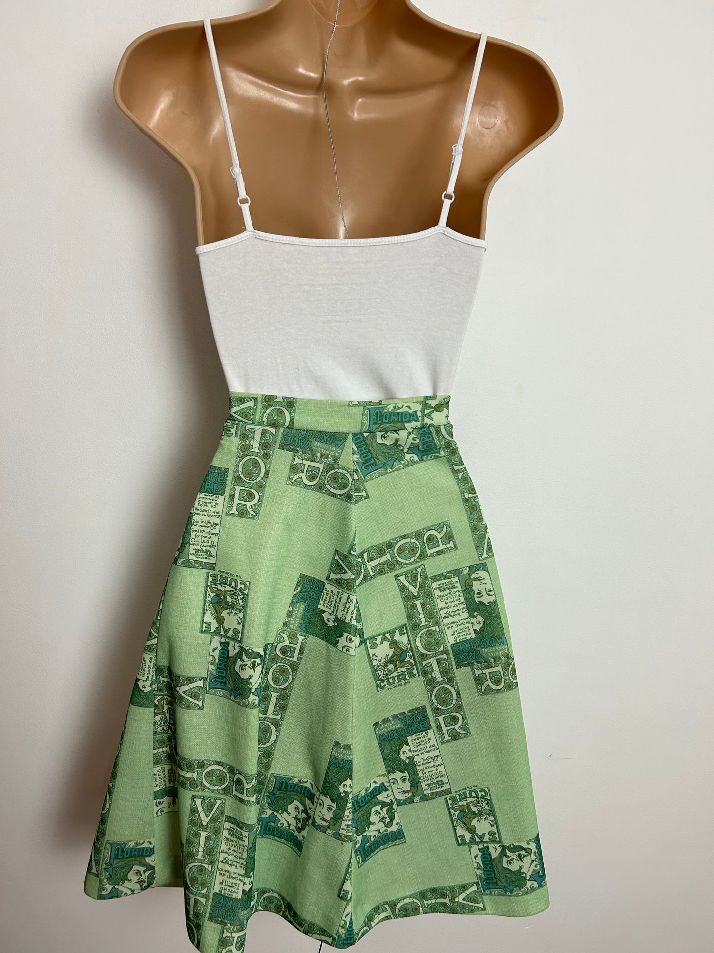 Vintage 1970s UK Size 6 Cute Green Tones American Advertising Novelty Print A-line Flared Skirt