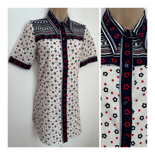 Vintage 1970s UK Size 8 White Navy Blue & Red Polka Dot & Daisy Print Cotton Short Sleeve Shirt