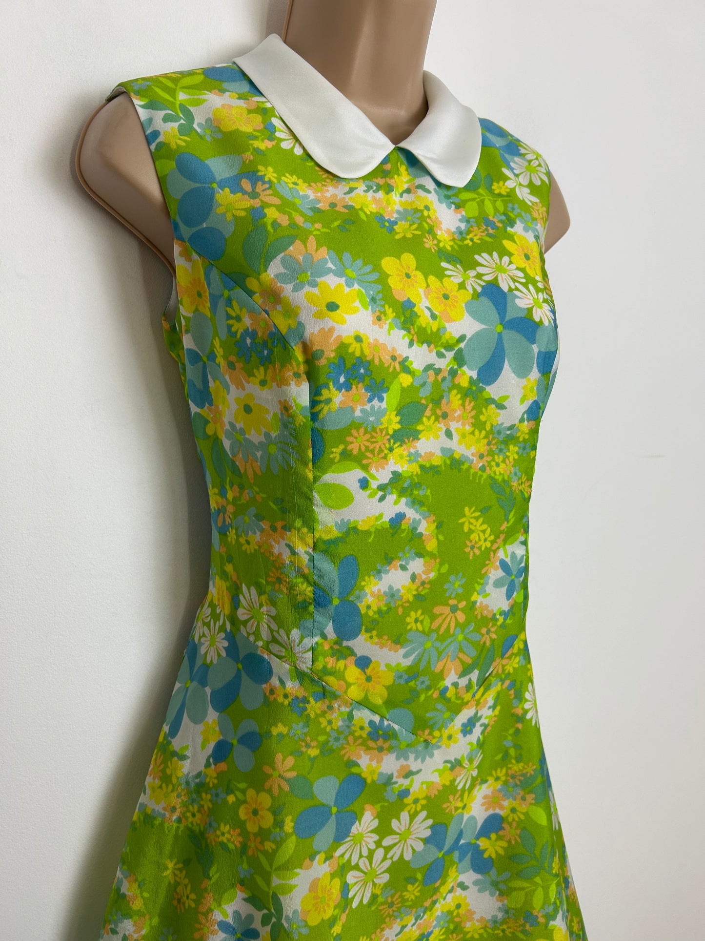 Vintage 1960s PEGGY LANE Size 8 Green Blue & Yellow Floral Peter Pan Collar Fit & Flare Mod Dress