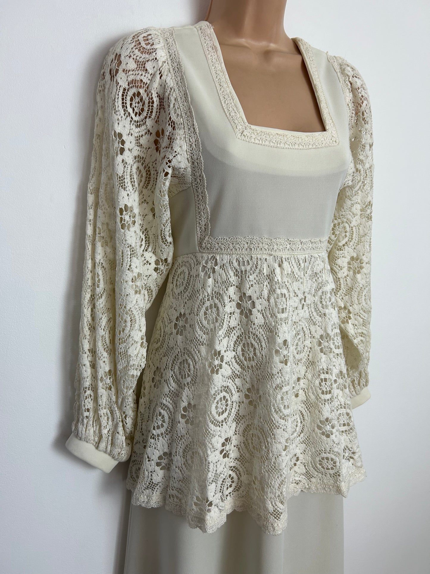 Vintage 1970s FREEMANS OF LONDON UK Size 6-8 Gorgeous Cream Lace Long Sleeve Peplum Layered Boho Prairie Maxi Dress