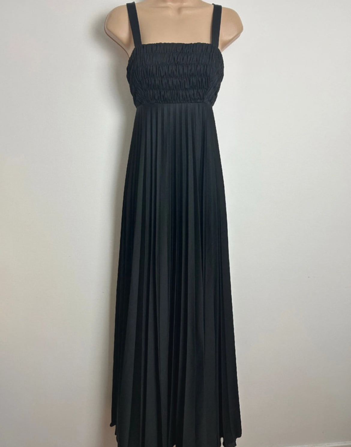 Vintage 1970s Size 6 Black Shirred Bodice Pleated Empire Line Maxi Dress