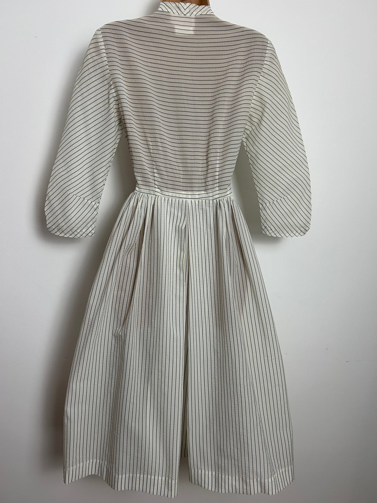 Vintage 1950s FRANK USHER Size 6-8 Off White & Grey Pinstripe Fit & Flare Nylon Dress