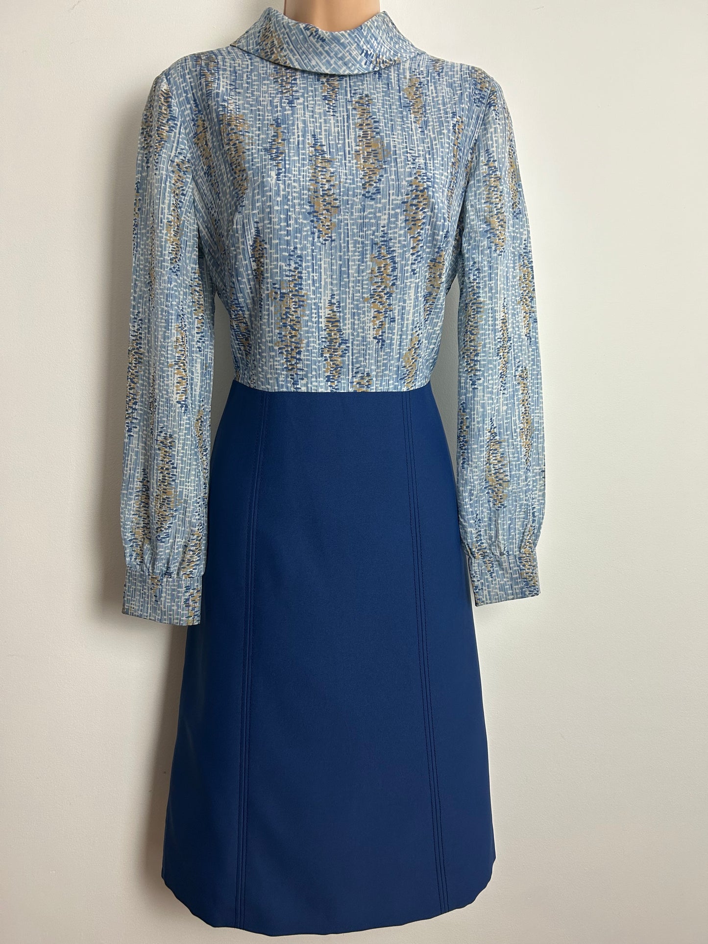 Vintage 1960s PETITE FRANCAISE Size 12 Blue & Sandy Beige Print Long Sleeve Mod Dress