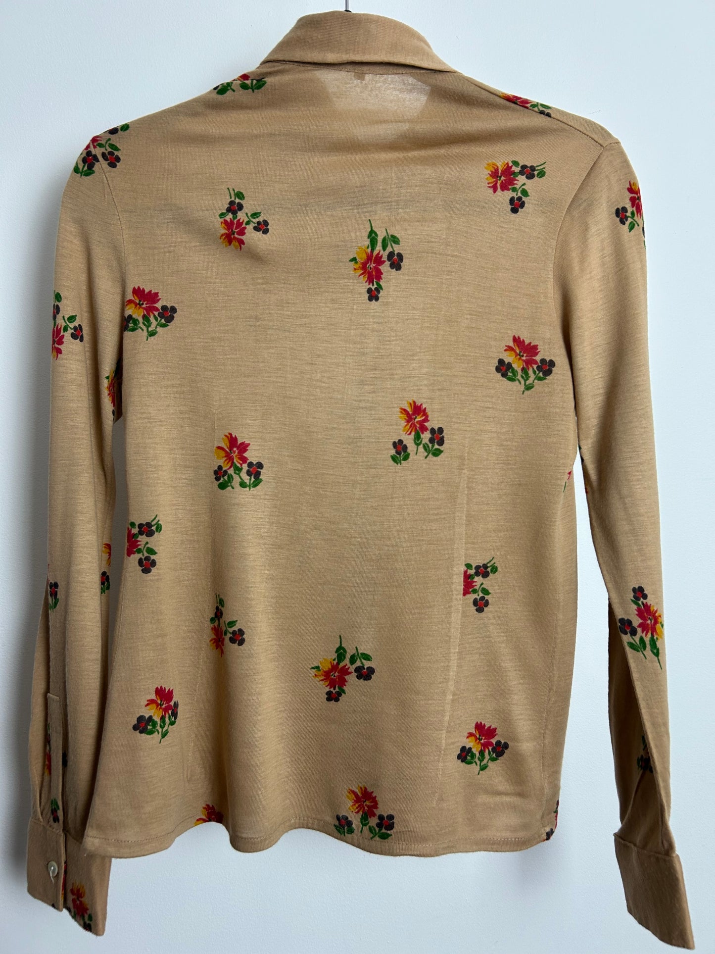 Vintage 1970s Size 10 Beige Red Blue & Green Long Sleeve Dagger Collar Cotton Shirt