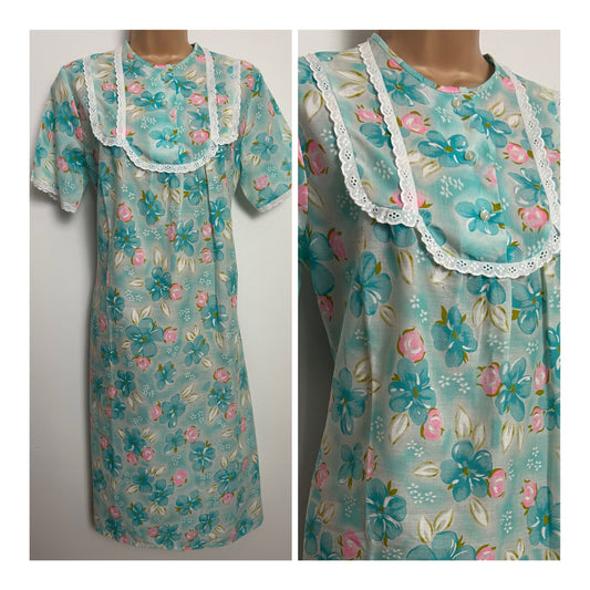 Vintage 1970s Size 10-12 Blue & Pink Floral Print Lace Trim Cotton Mix Smock Style Nightdress