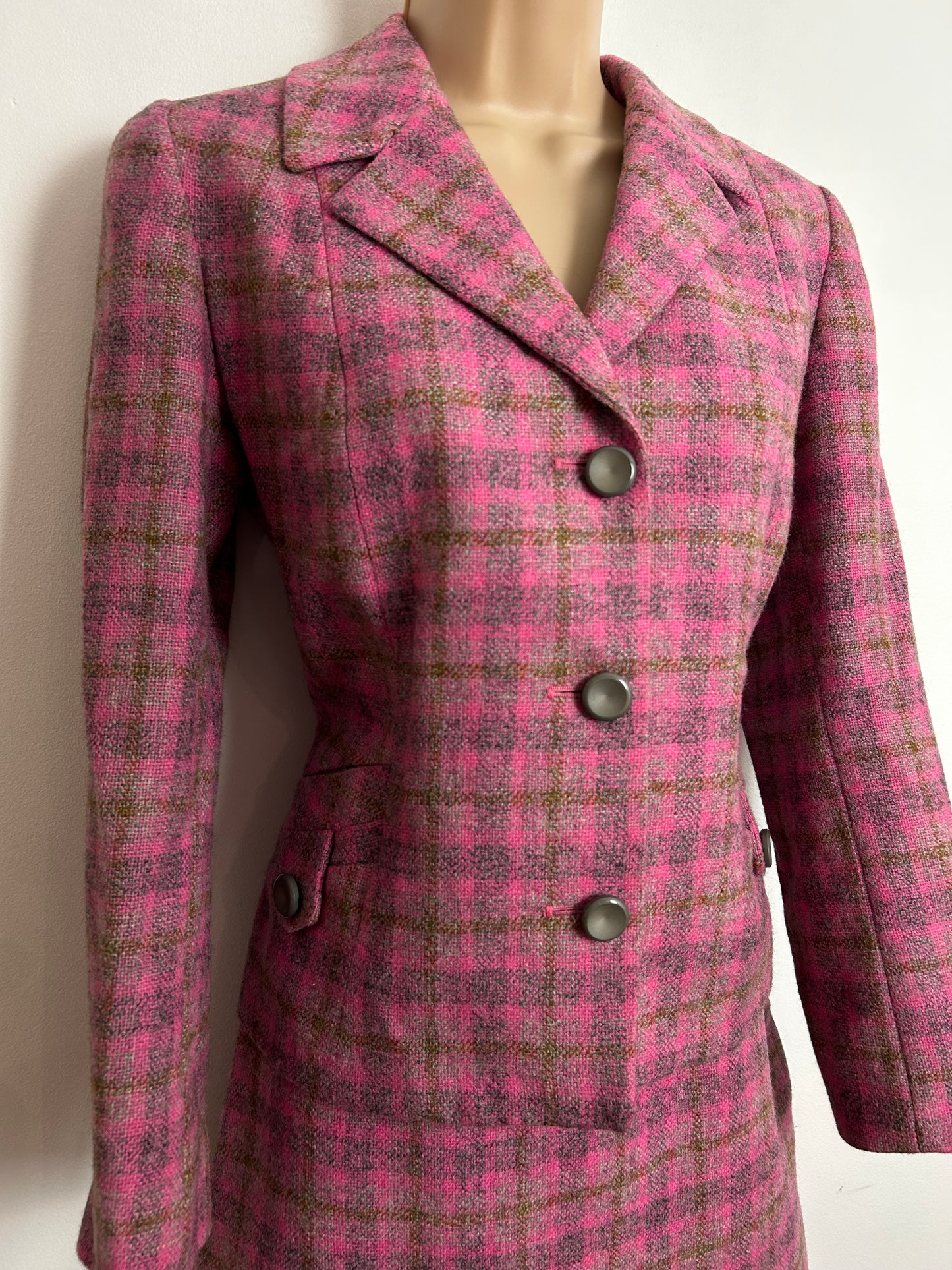 Vintage 1960s MOFFAT AND KILMAHOG Size 6 100% Pure New Wool Handlooom Weavers Authentic Tweed Skirt Suit