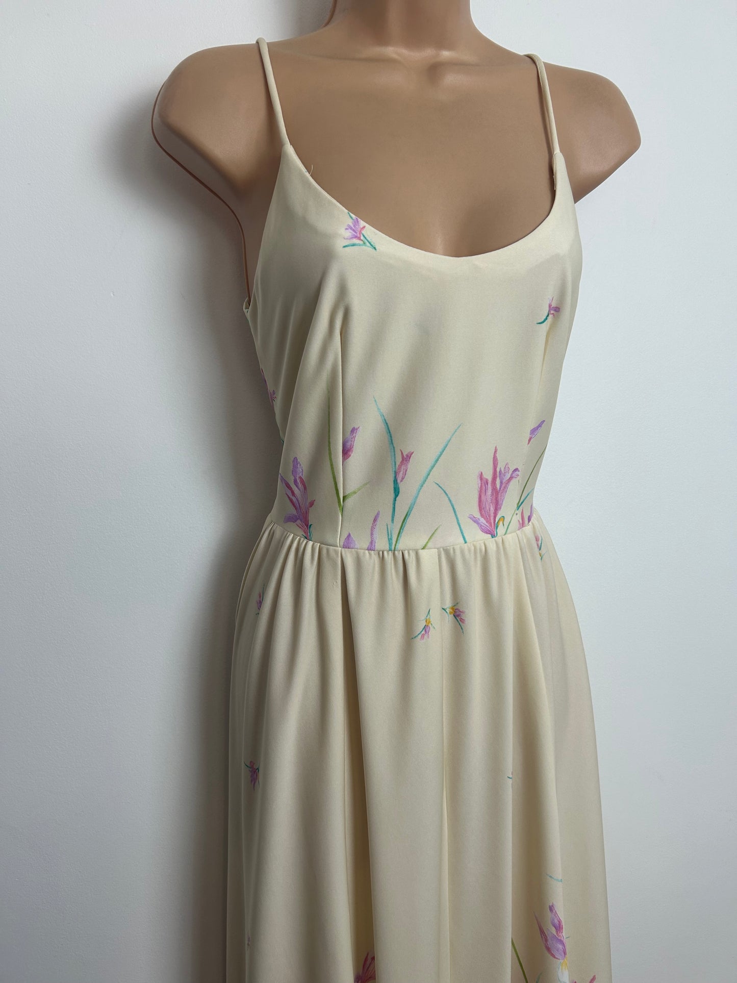 Vintage 1970s Size 6-8 Cream & Pink Iris Print Strappy Handkerchief Hem Summer Maxi Dress