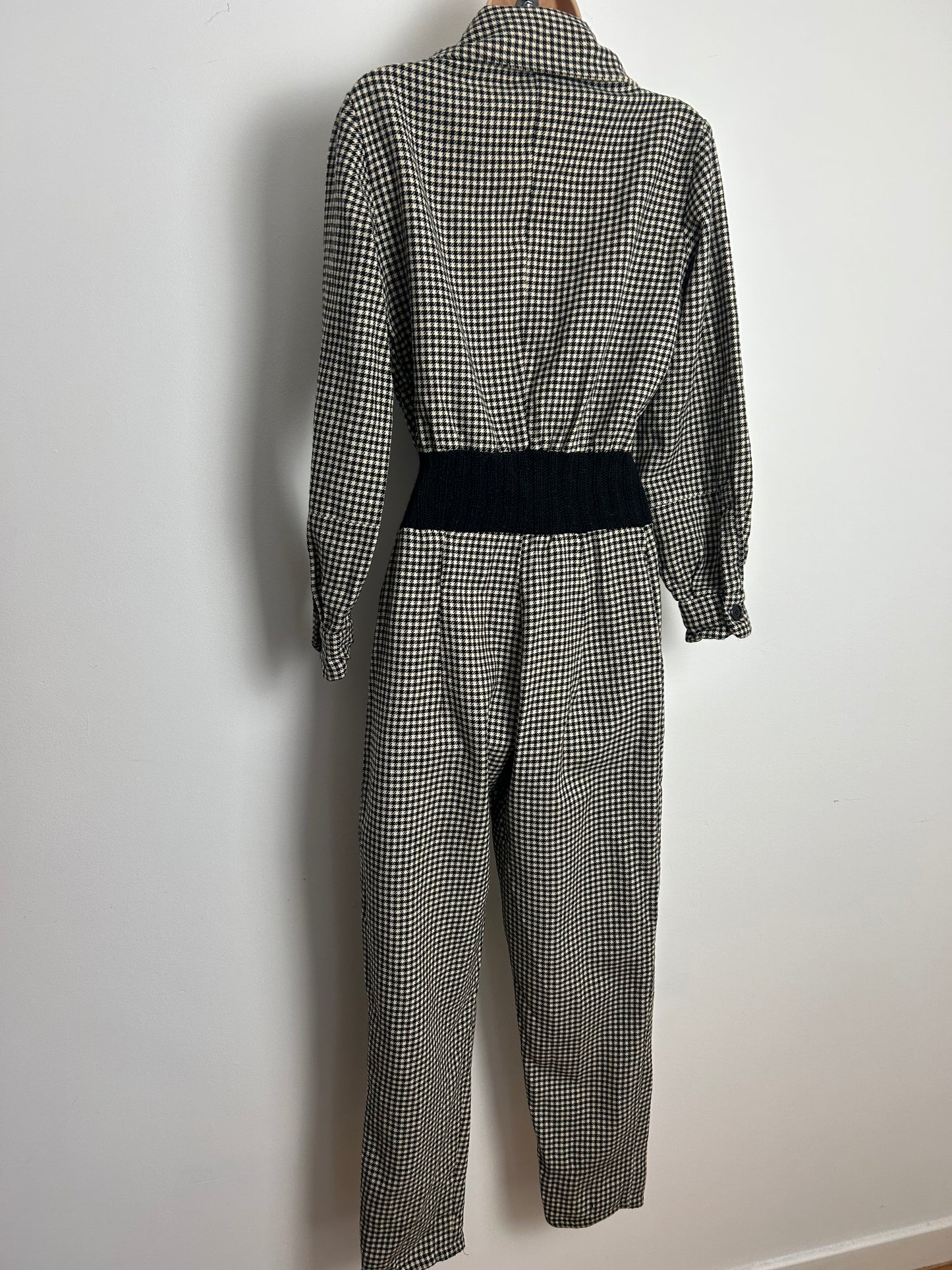 Vintage 1980s Size 12 Black & Beige Dogtooth Check Wool Mix Zip Front Long Sleeve Jumpsuit