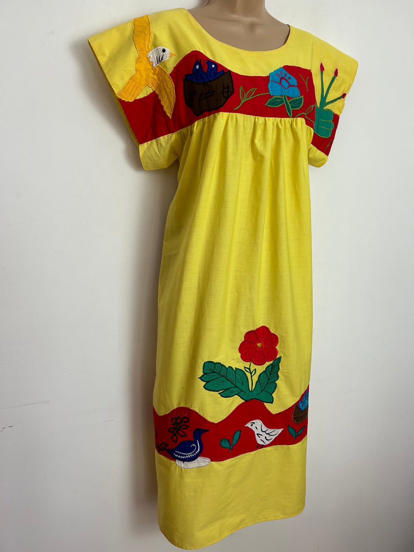 Vintage 1970s Up To Size 14 Mexican Oaxacan Yellow Flowers Cactus & Birds Applique Detail Short Sleeve Cotton Tunic Style Kaftan Smock Hippy Dress