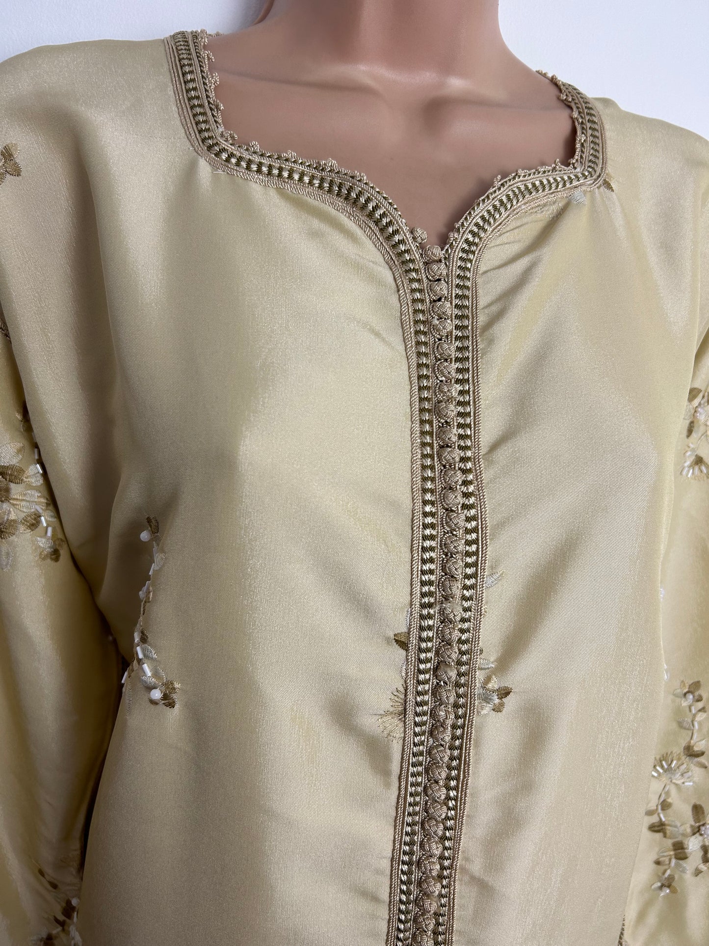 Vintage Beautiful Cream Sateen Embroidered & Bead Detail Long Sleeve Scallop Hem One Size Up To 16-18 Kaftan