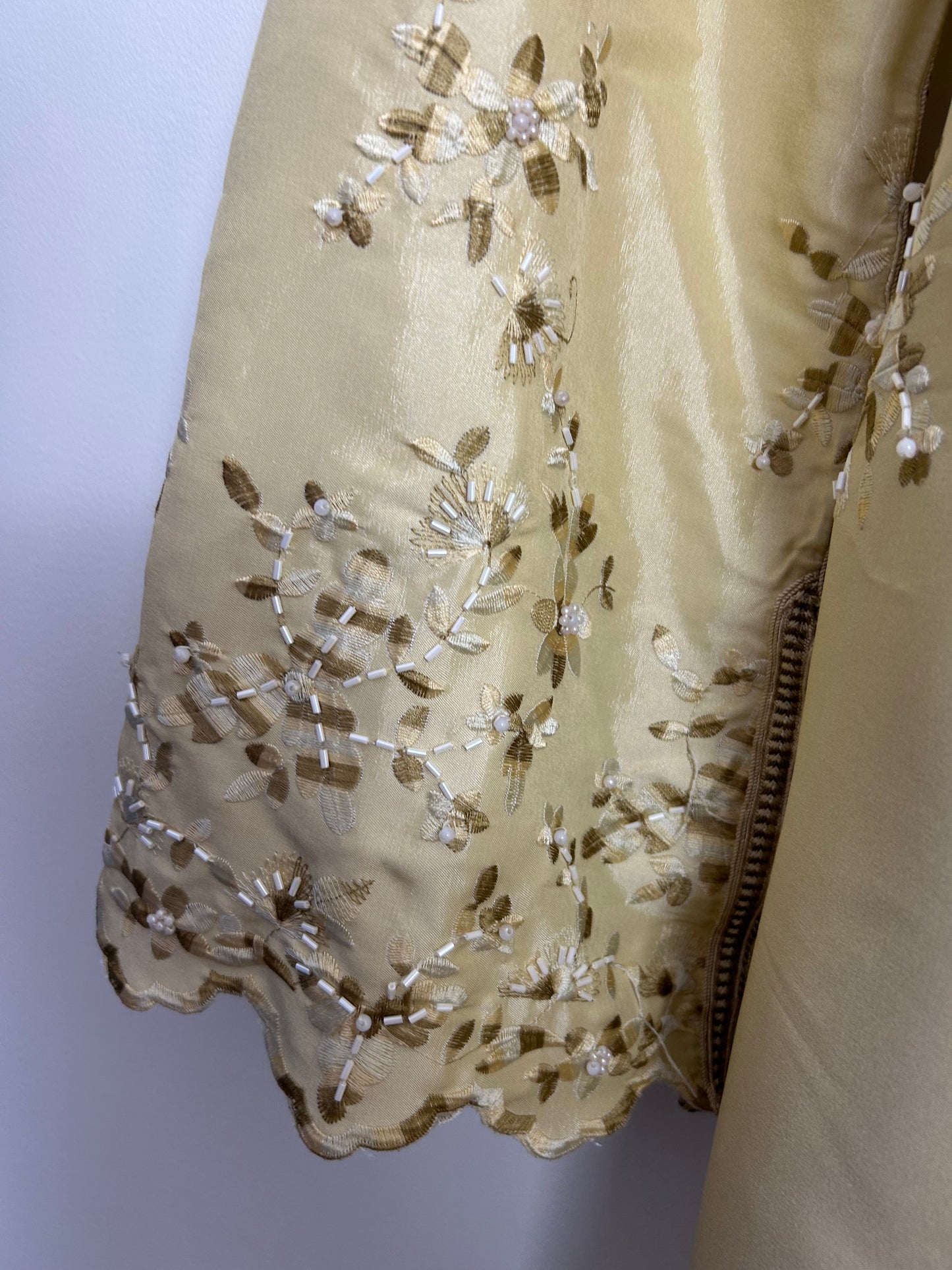 Vintage Beautiful Cream Sateen Embroidered & Bead Detail Long Sleeve Scallop Hem One Size Up To 16-18 Kaftan