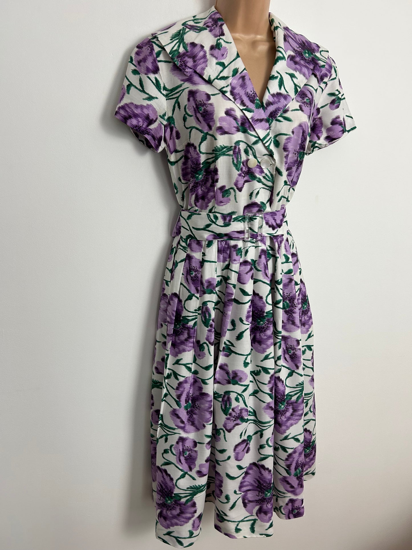 Vintage 1950s Approx UK Size 12 Pretty White Purple & Green Floral Print Short Sleeve Belted Pleated Dress