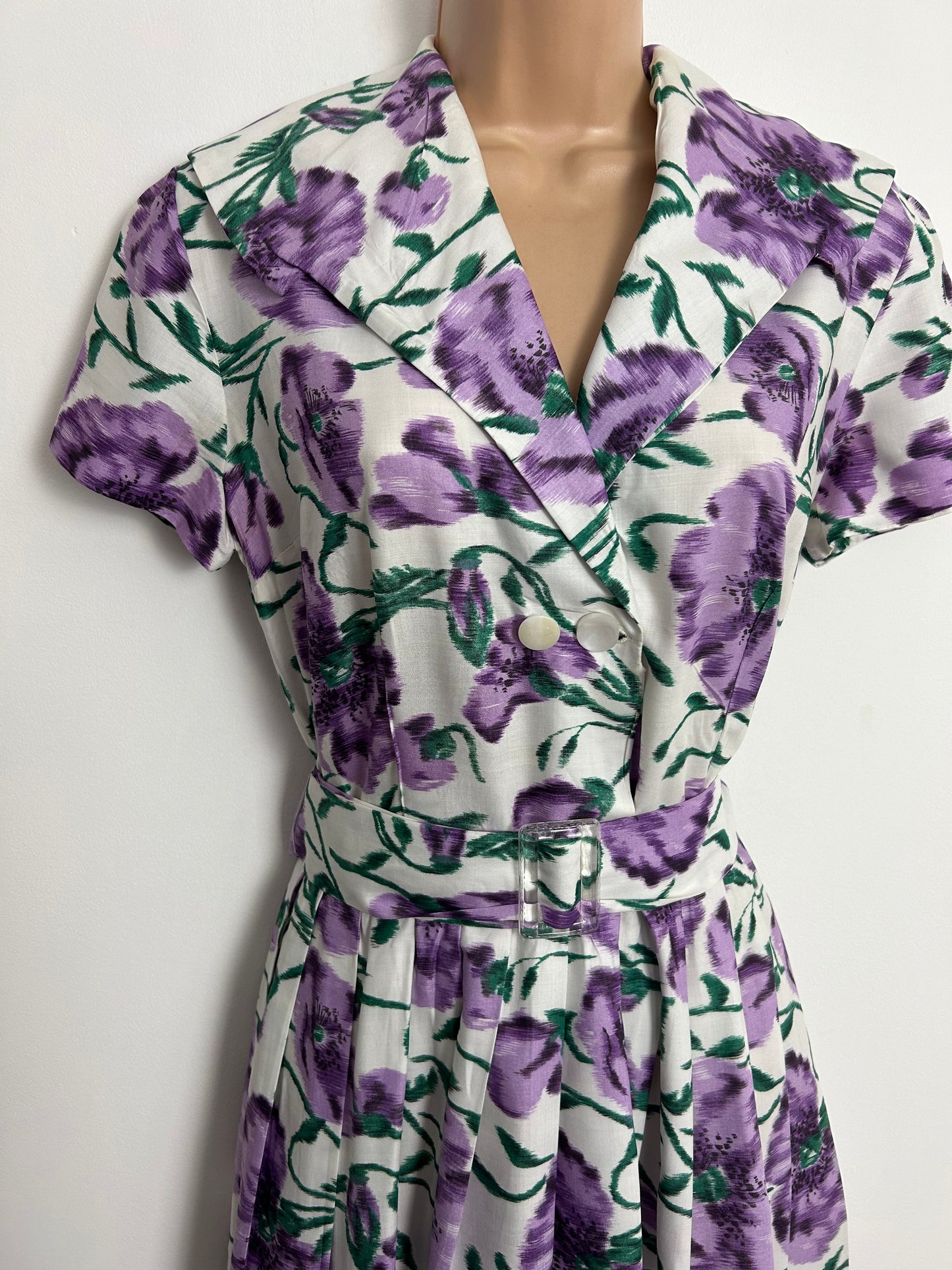 Vintage 1950s Approx UK Size 12 Pretty White Purple & Green Floral Print Short Sleeve Belted Pleated Dress