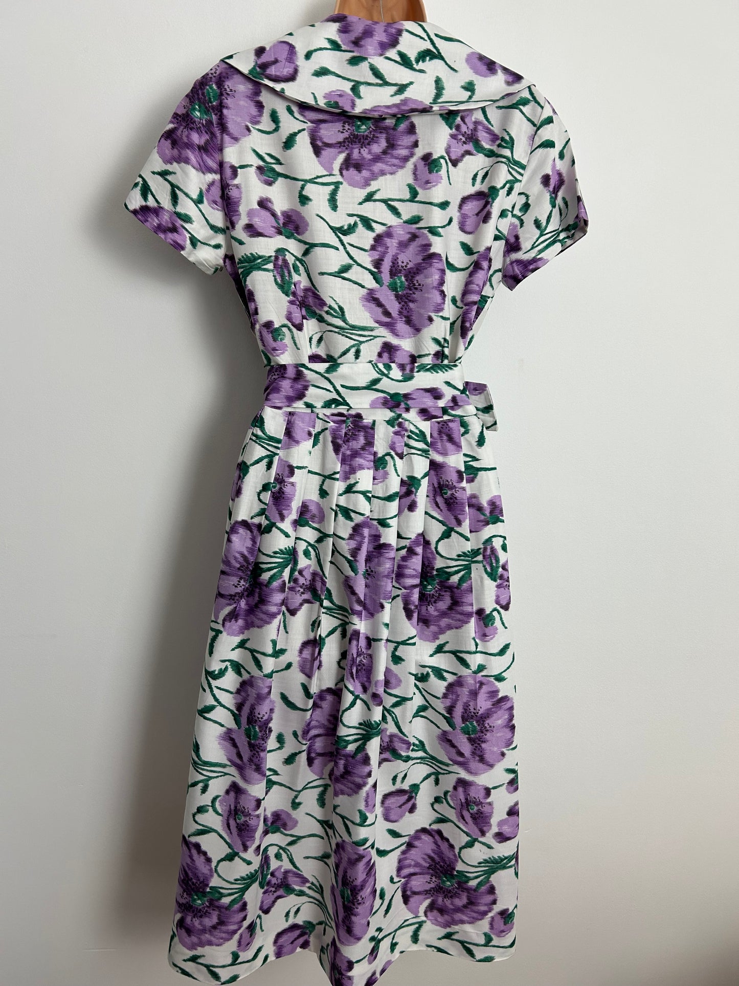 Vintage 1950s Approx UK Size 12 Pretty White Purple & Green Floral Print Short Sleeve Belted Pleated Dress