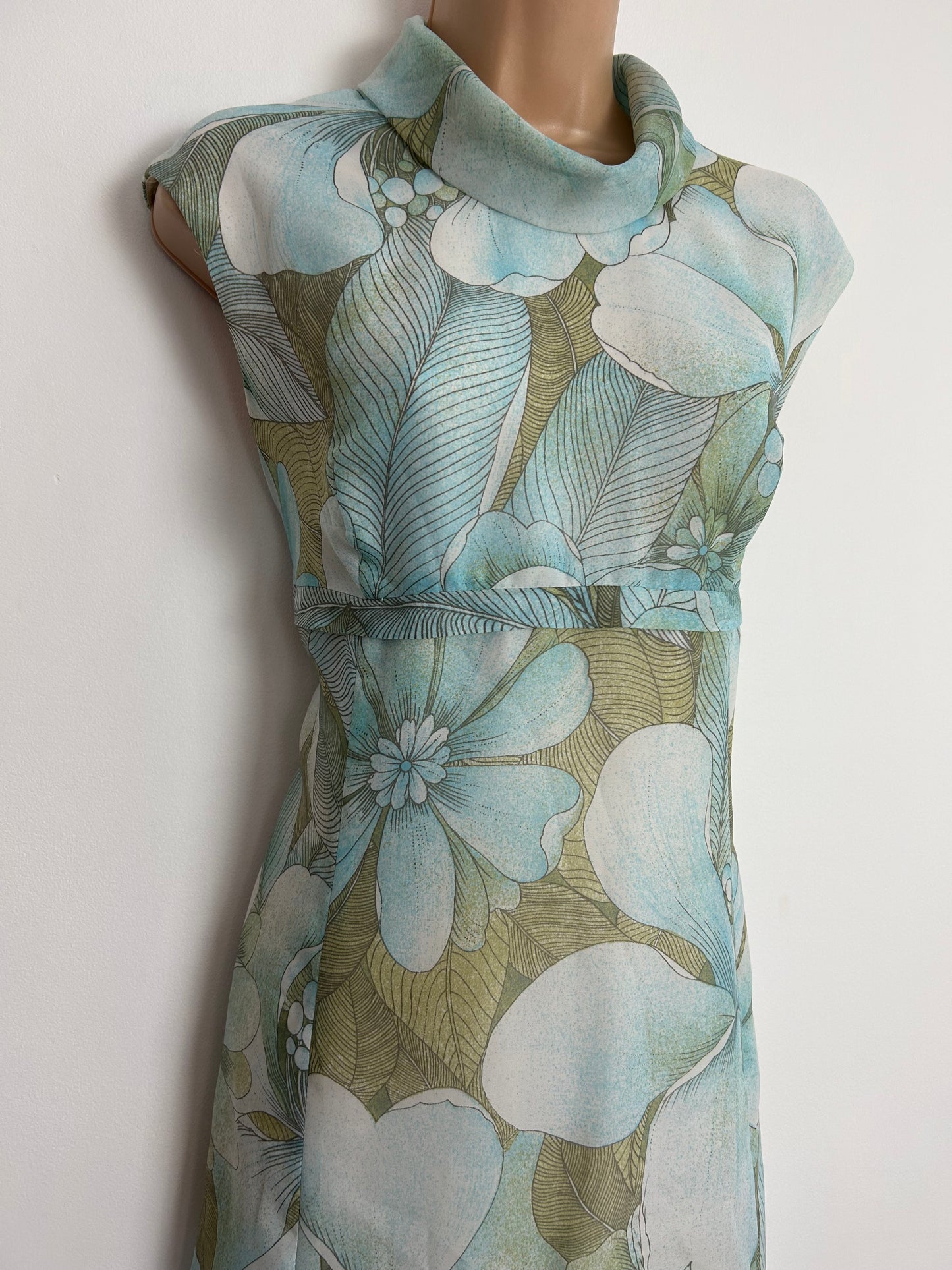 Vintage Early 1970s UK Size 14 Pretty Pale Blue & Green Floral Print Sleeveless Summer Occasion Dress